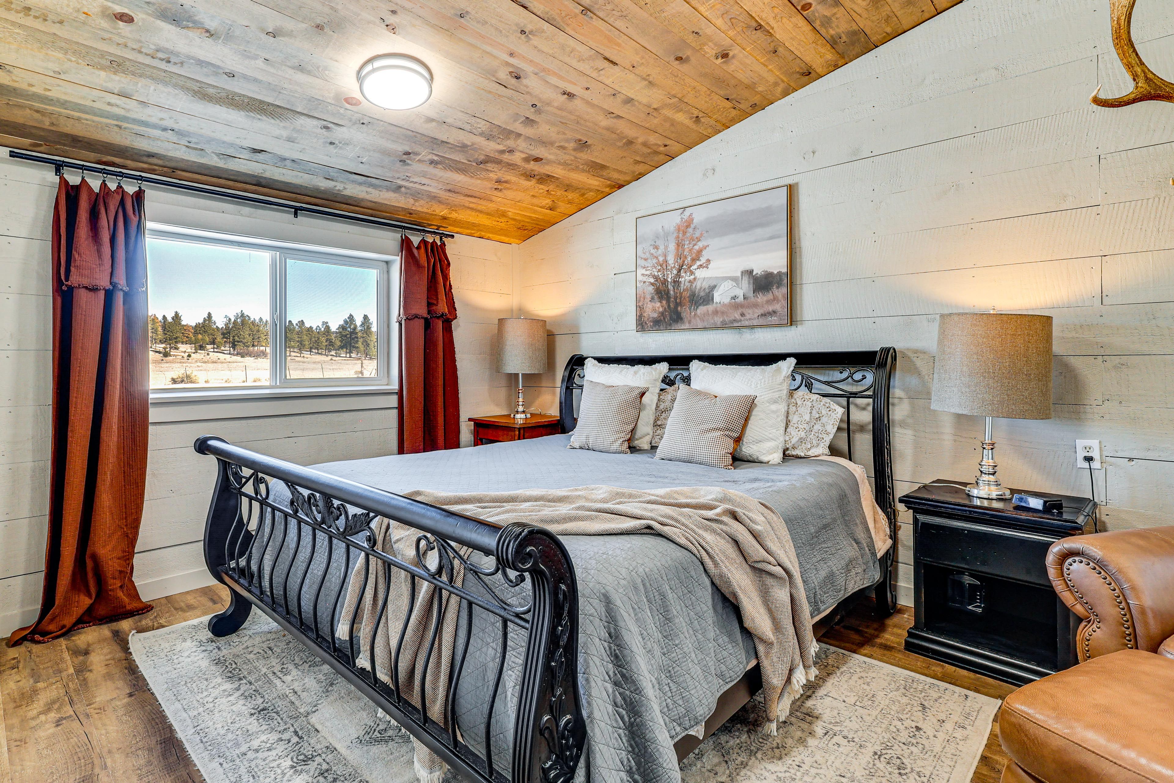 Bedroom 2 | King Bed