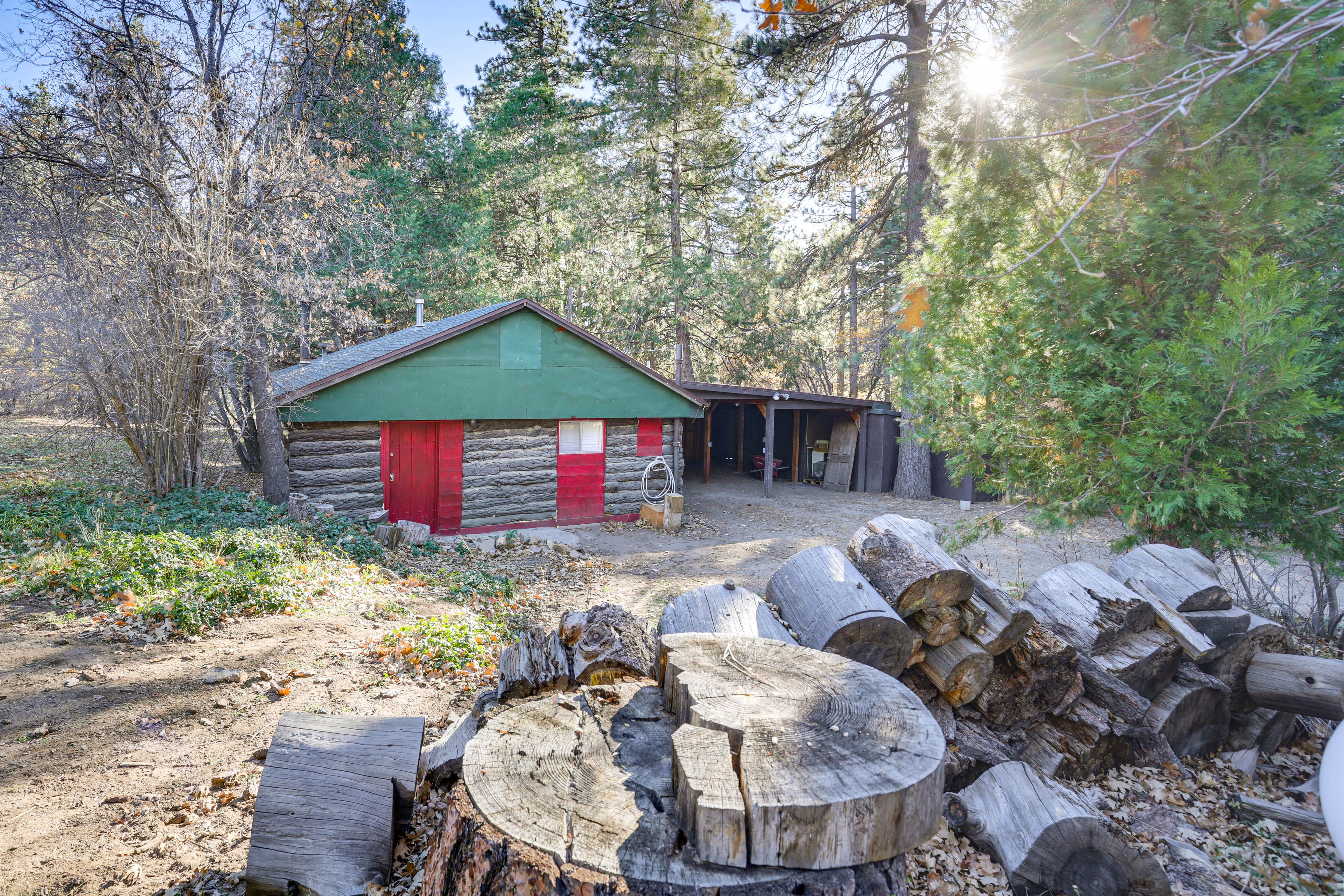 Cabin Exterior | Driveway (2 Vehicles)