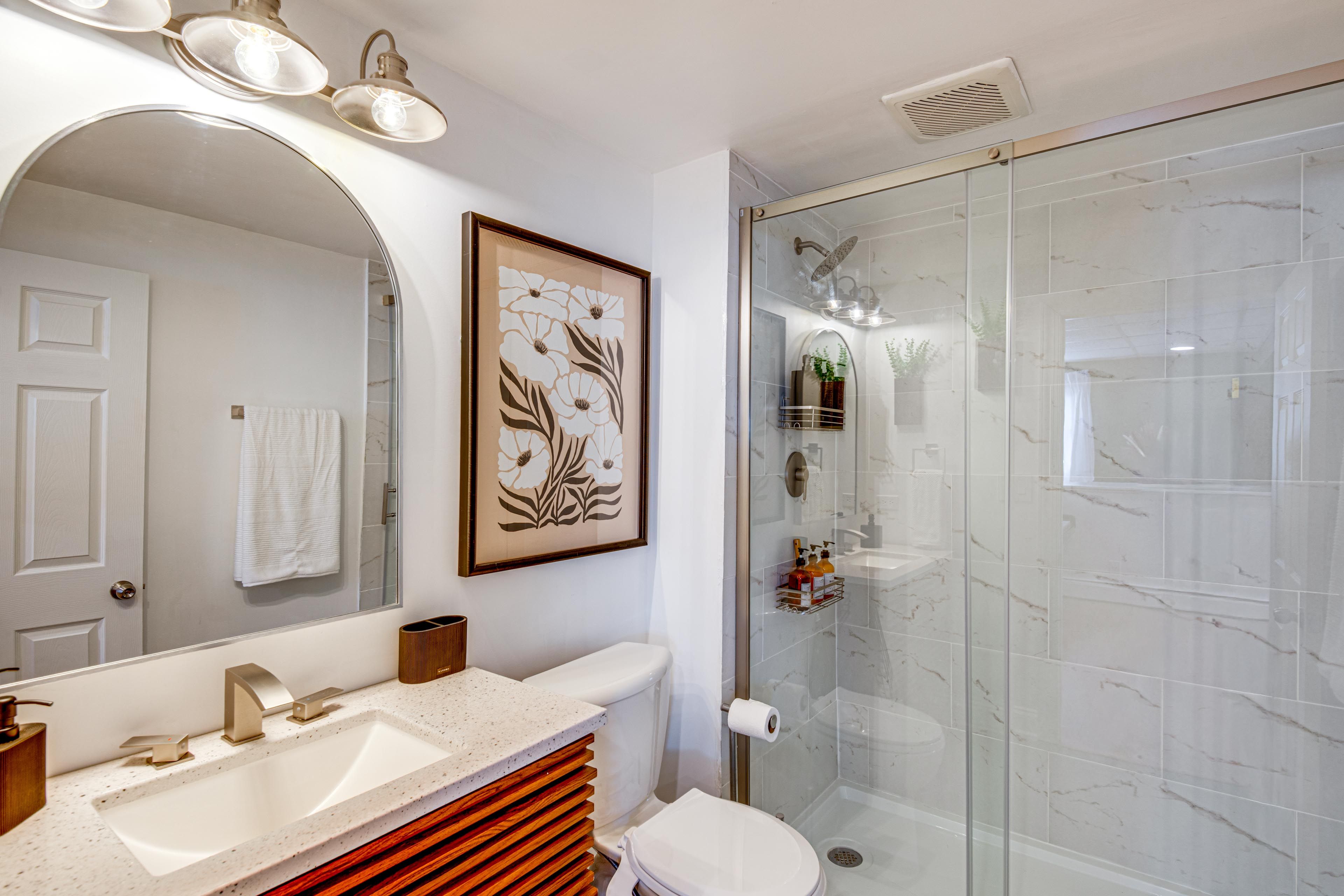En-Suite Bathroom | Lower Floor
