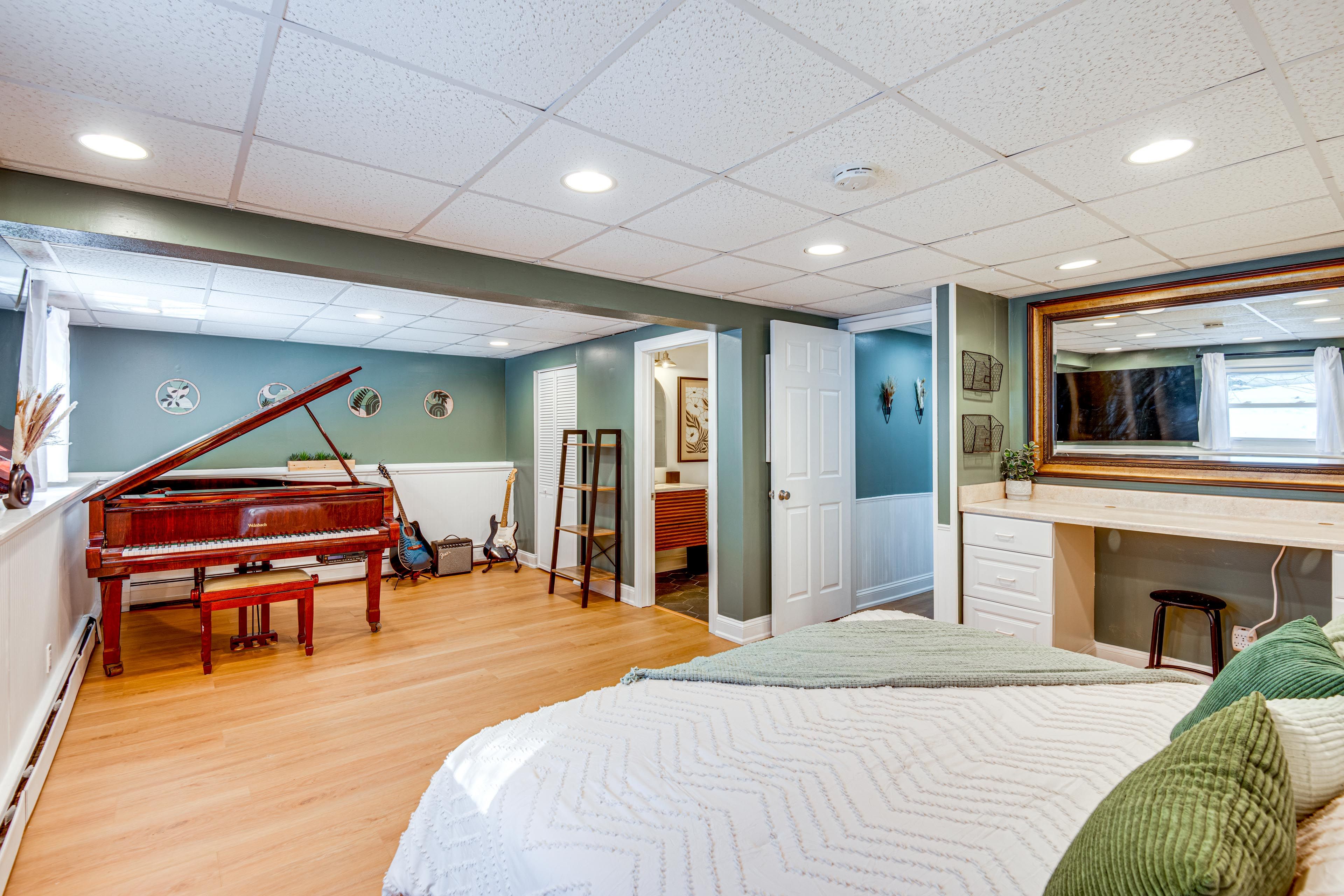 Bedroom 1 | King Bed | Lower Floor