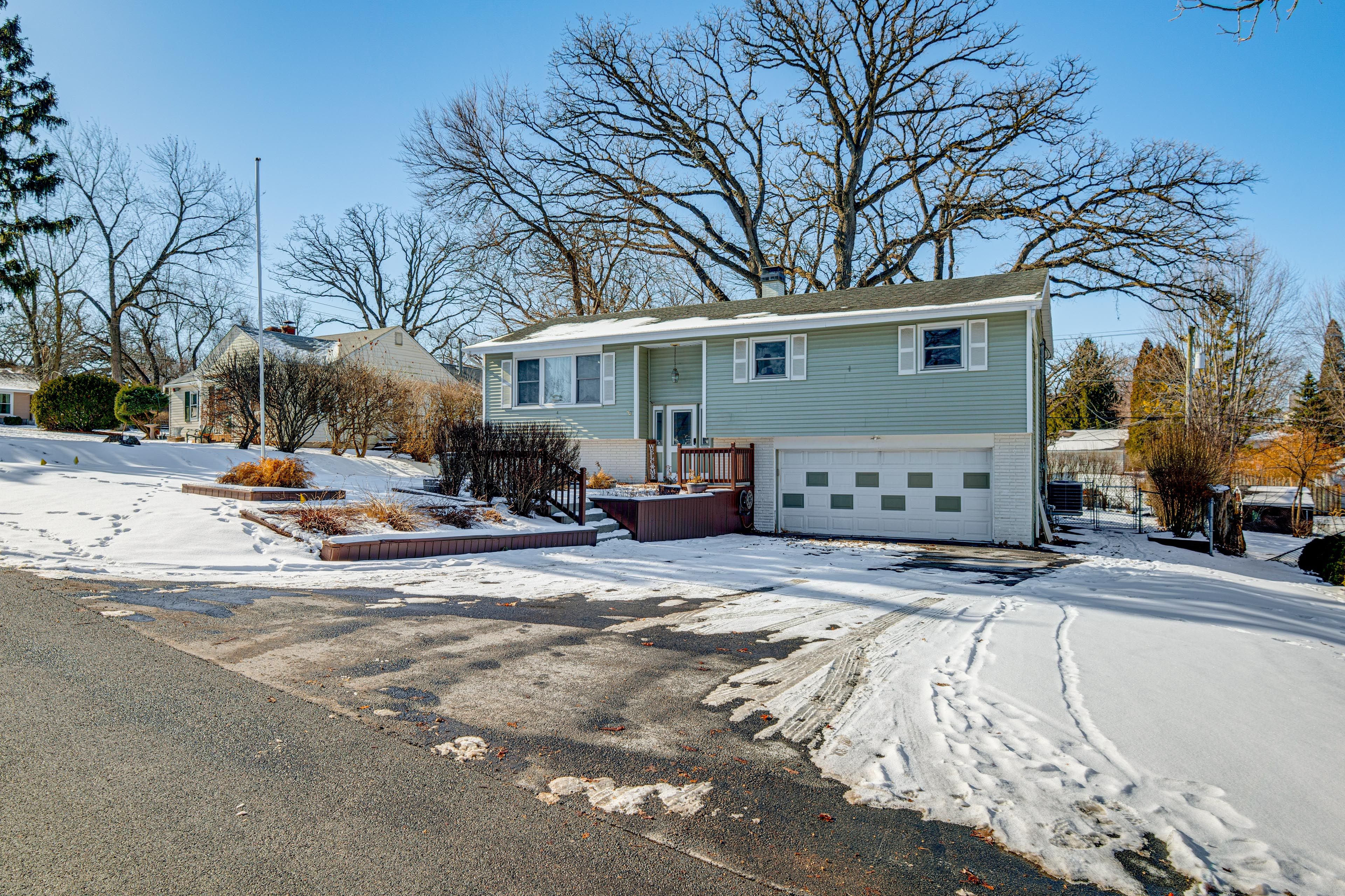 Driveway Parking (6 Vehicles)