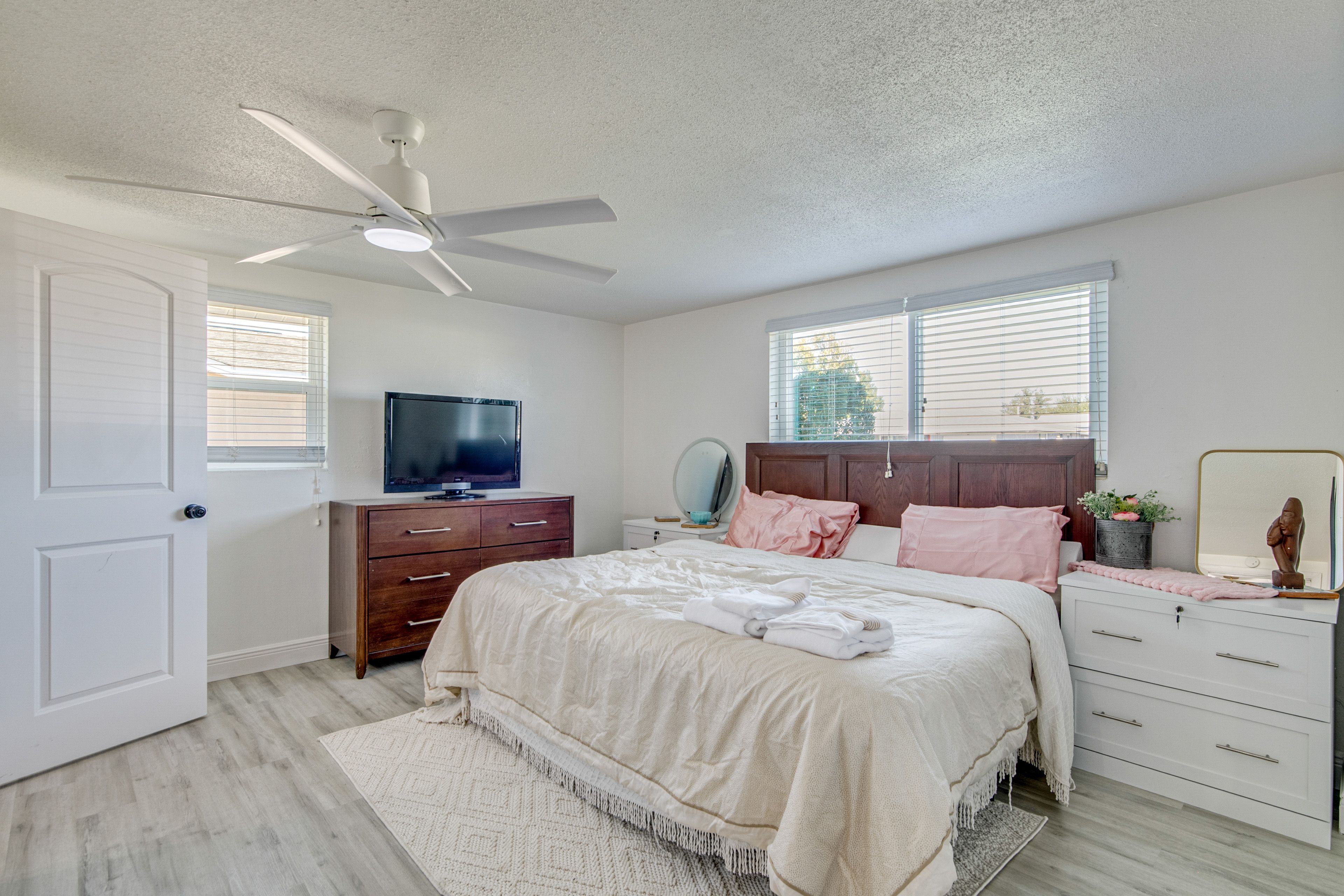 Bedroom 1 | King Bed | Linens Provided