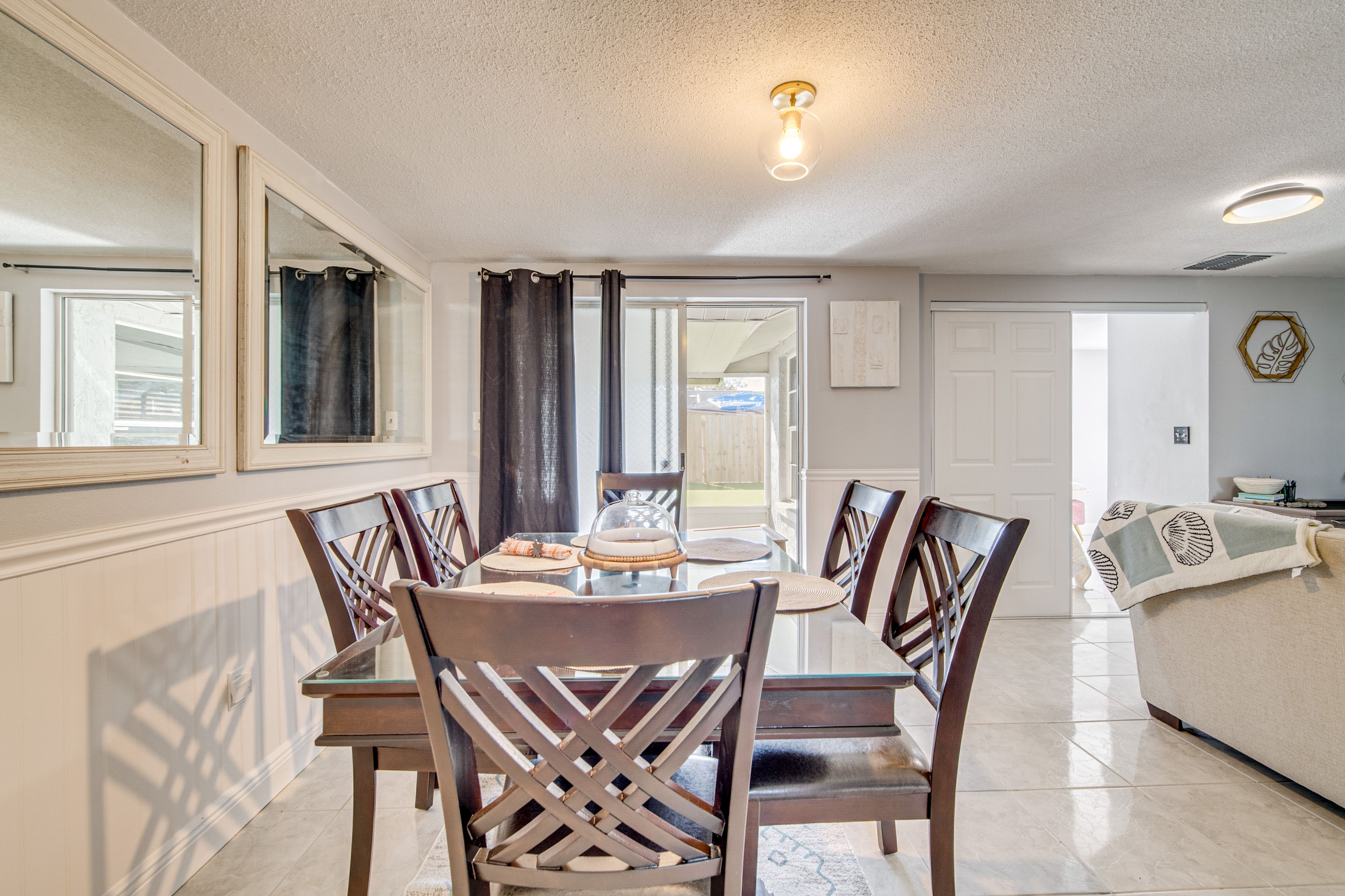 Dining Area | Dishware/Flatware