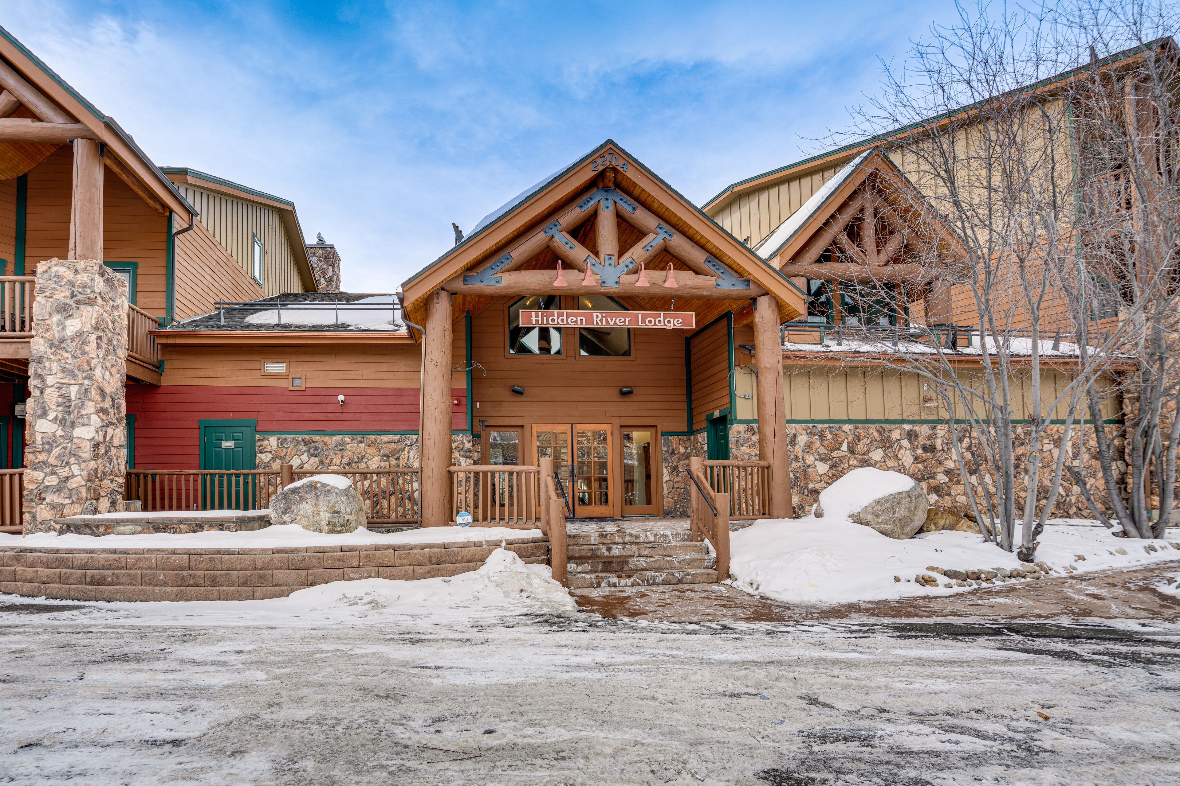 Parking | Community Garage (1 Vehicle) | Open Lot (1 Vehicle) | EV Charger