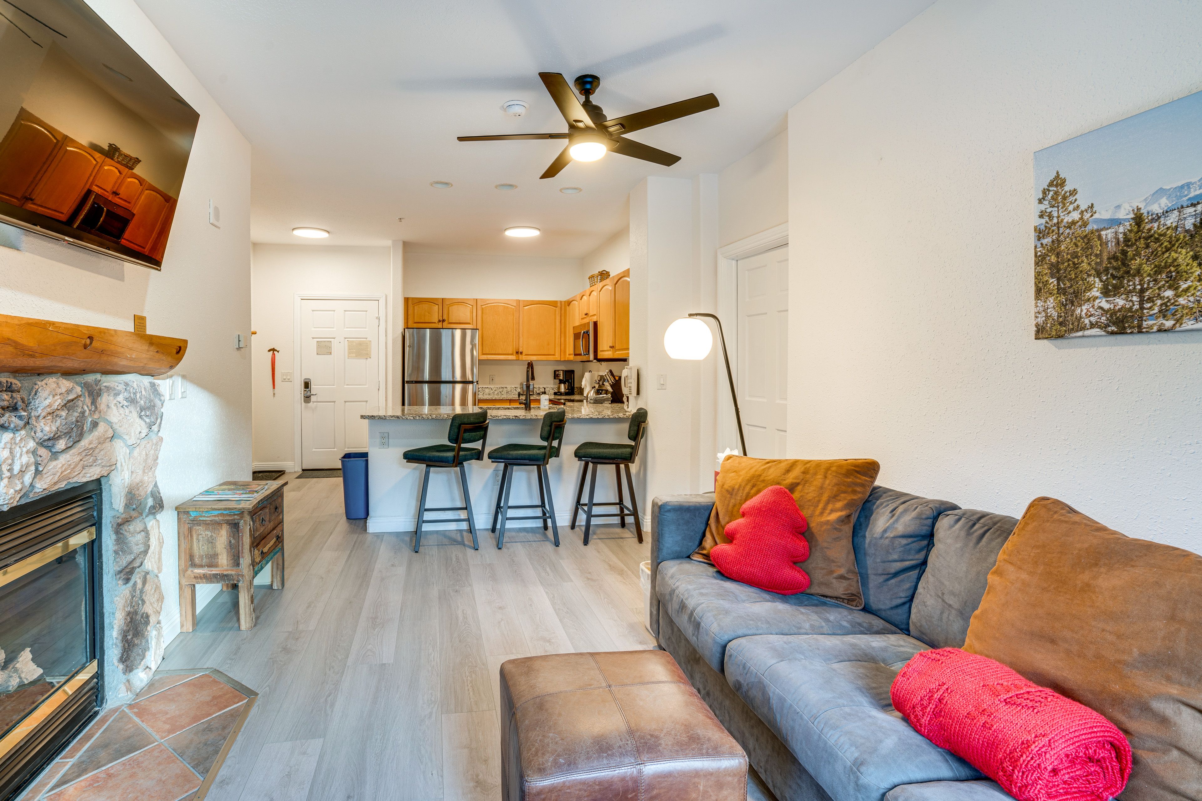 Living Room | Free WiFi | Smart TV