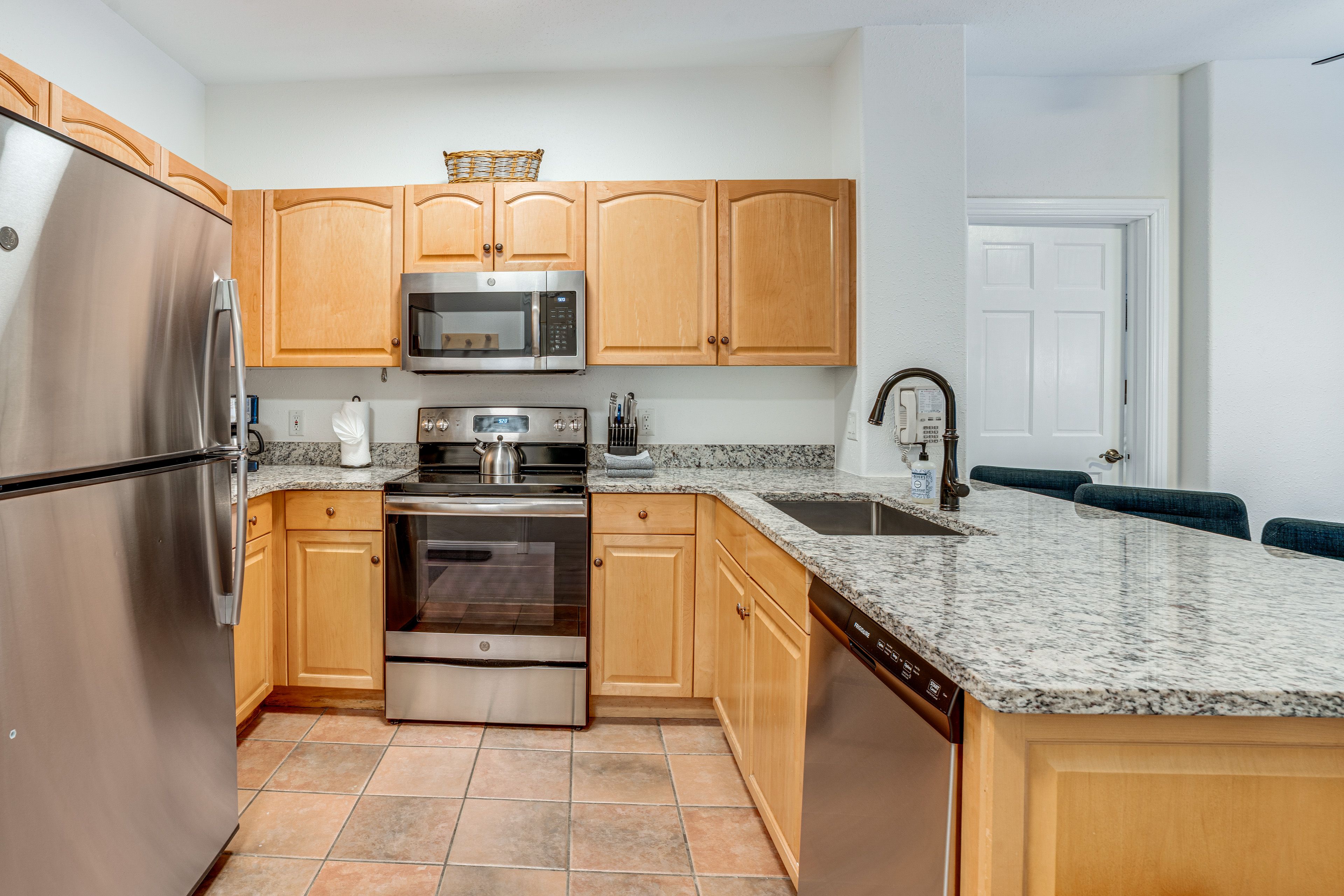 Kitchen | Cooking Basics | Dishware/Flatware