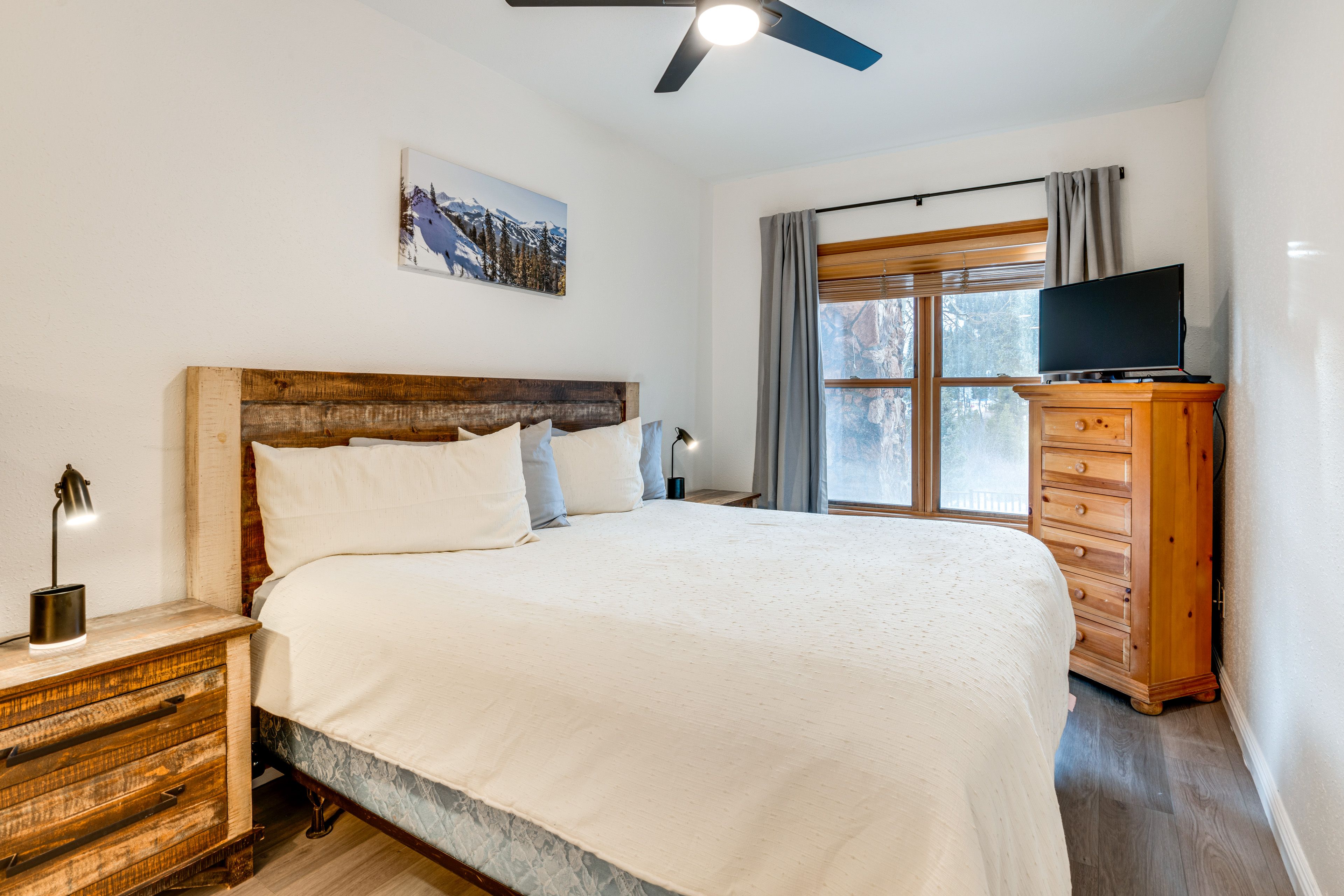 Bedroom 1 | King Bed | En-Suite Bathroom