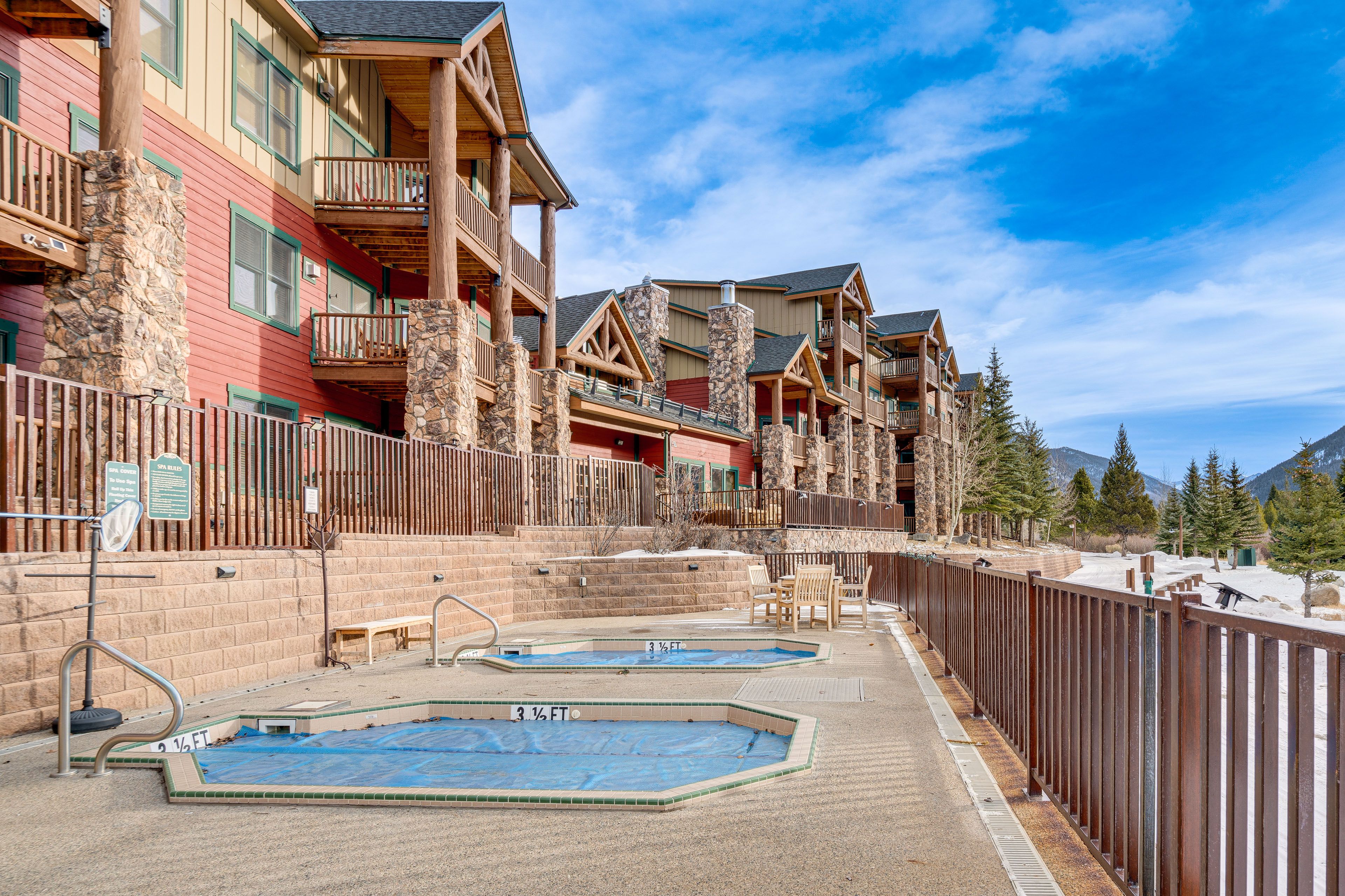 Hidden River Lodge | Community Hot Tub