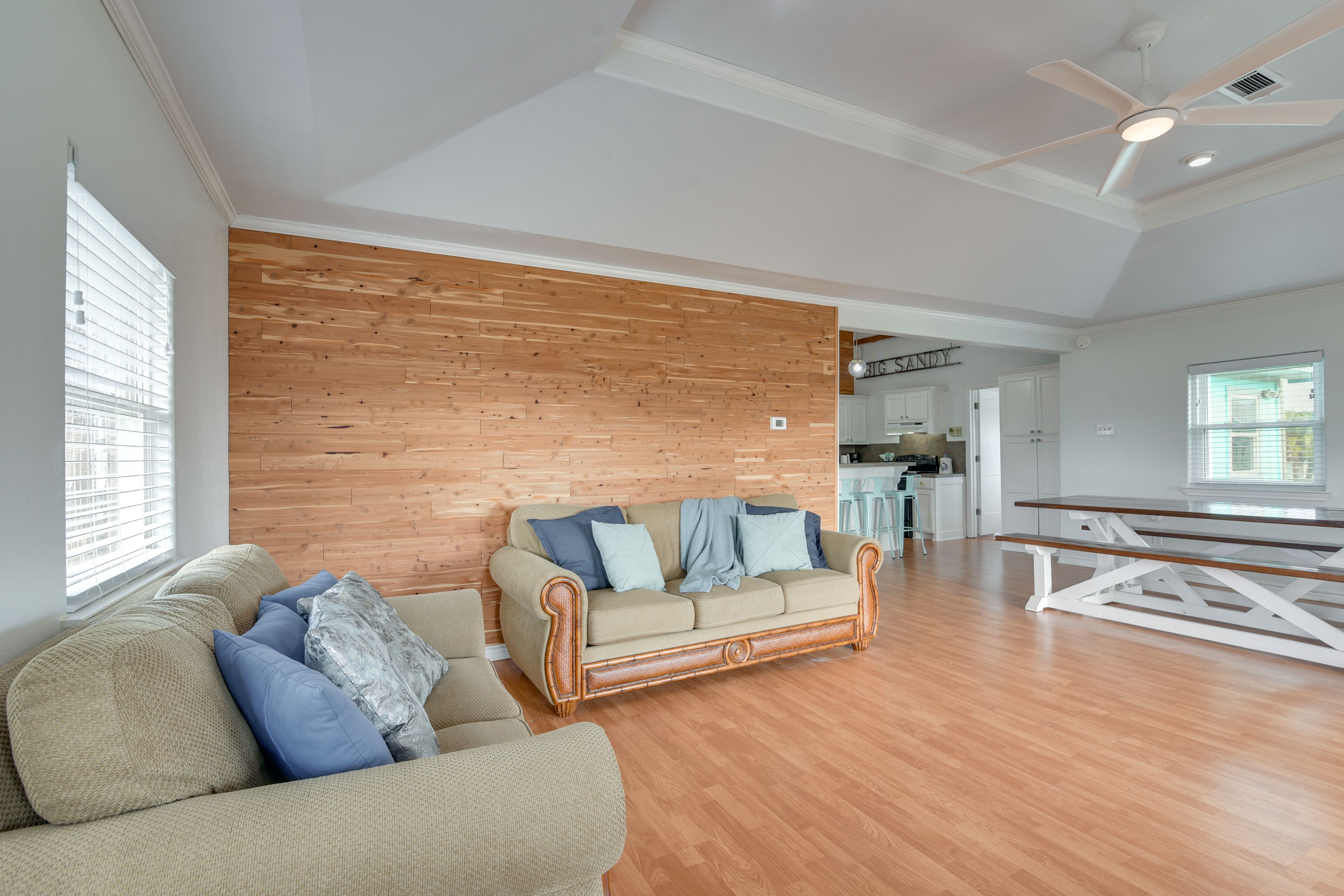 Living Room | Smart TV