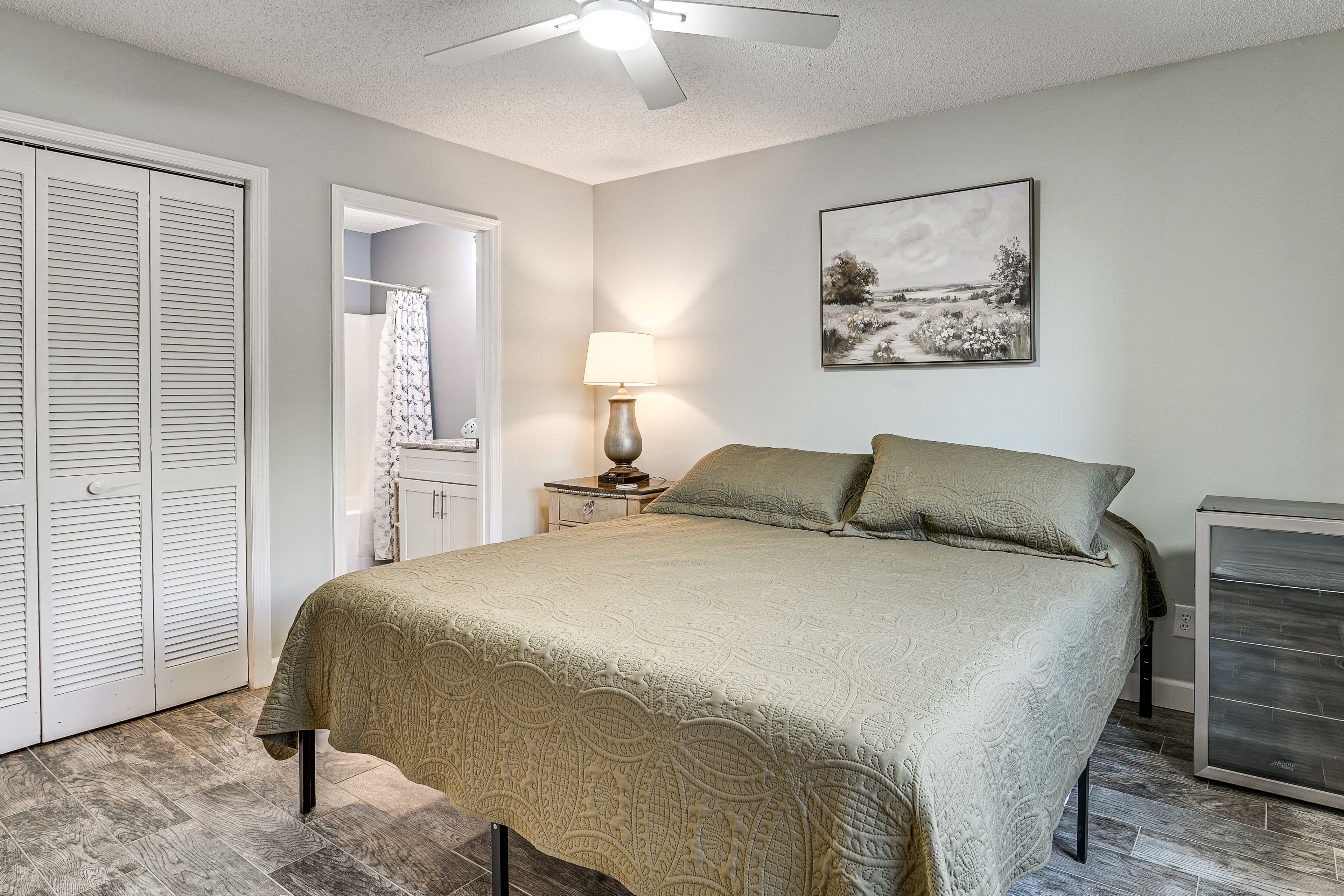 Bedroom 1 | King Bed