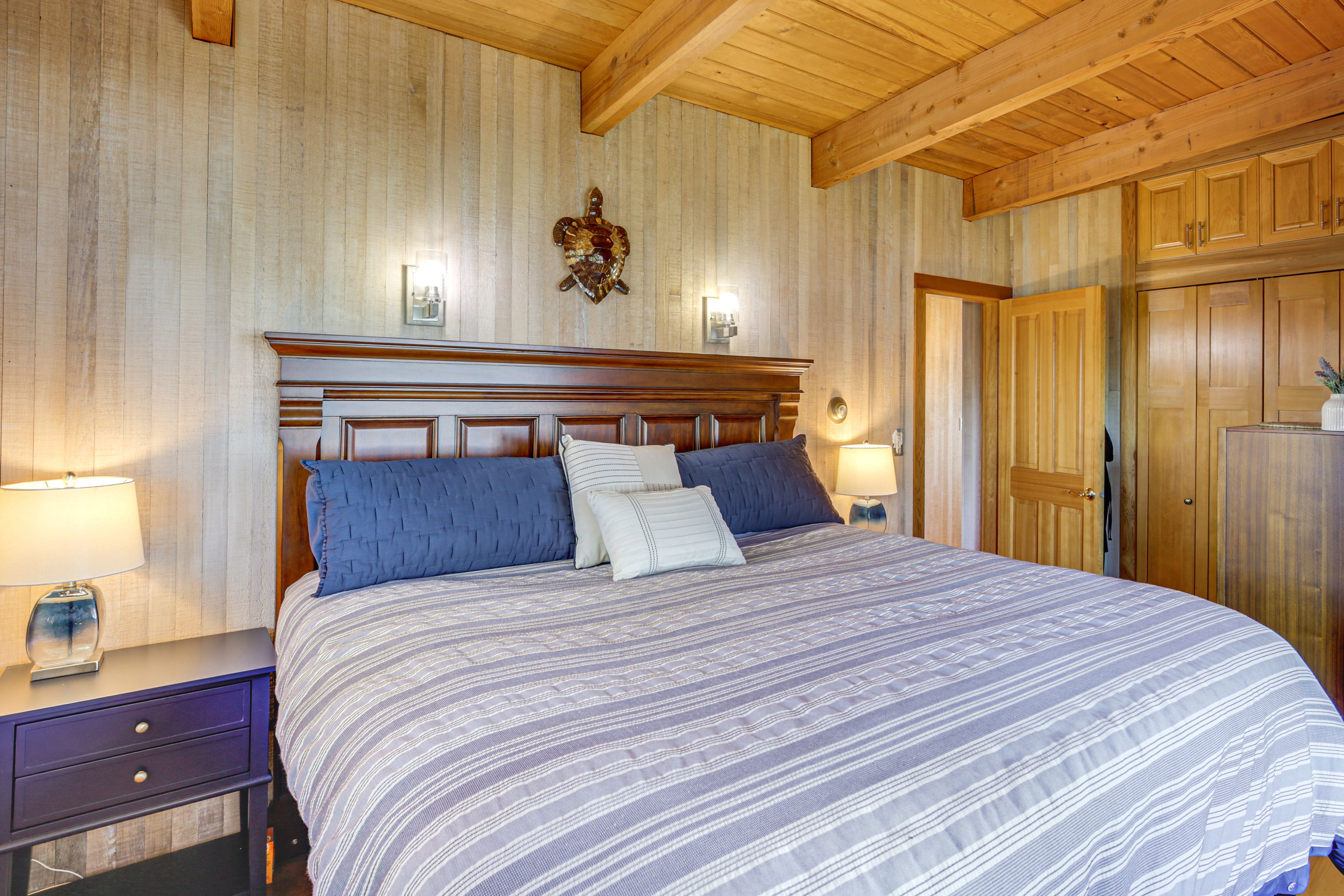 Bedroom 1 | King Bed | Upper Level