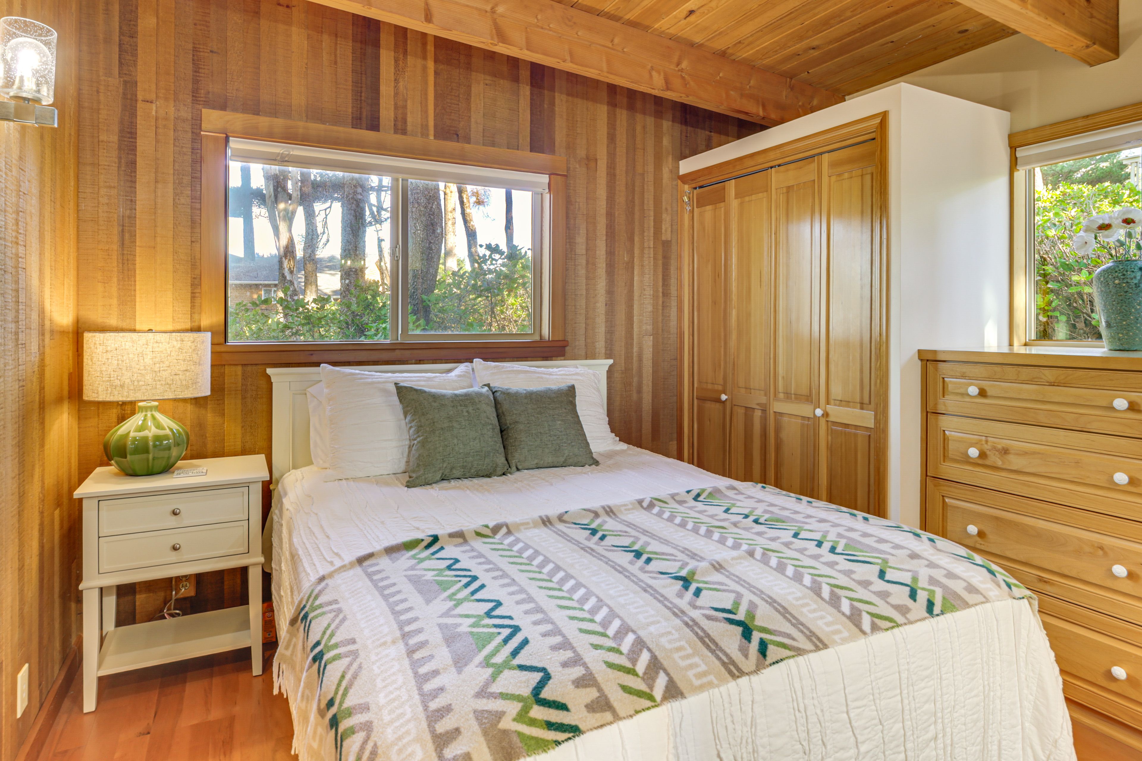 Bedroom 2 | Queen Bed | Upper Level