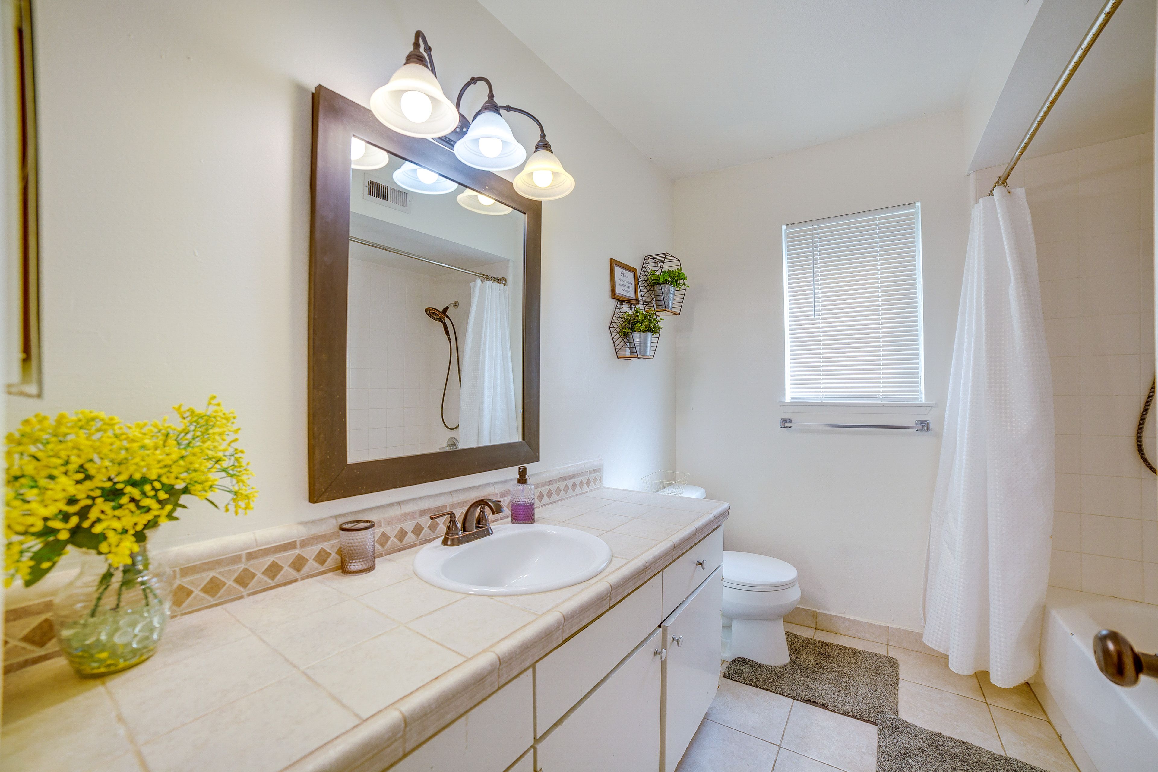 Full Bathroom | 1st Floor