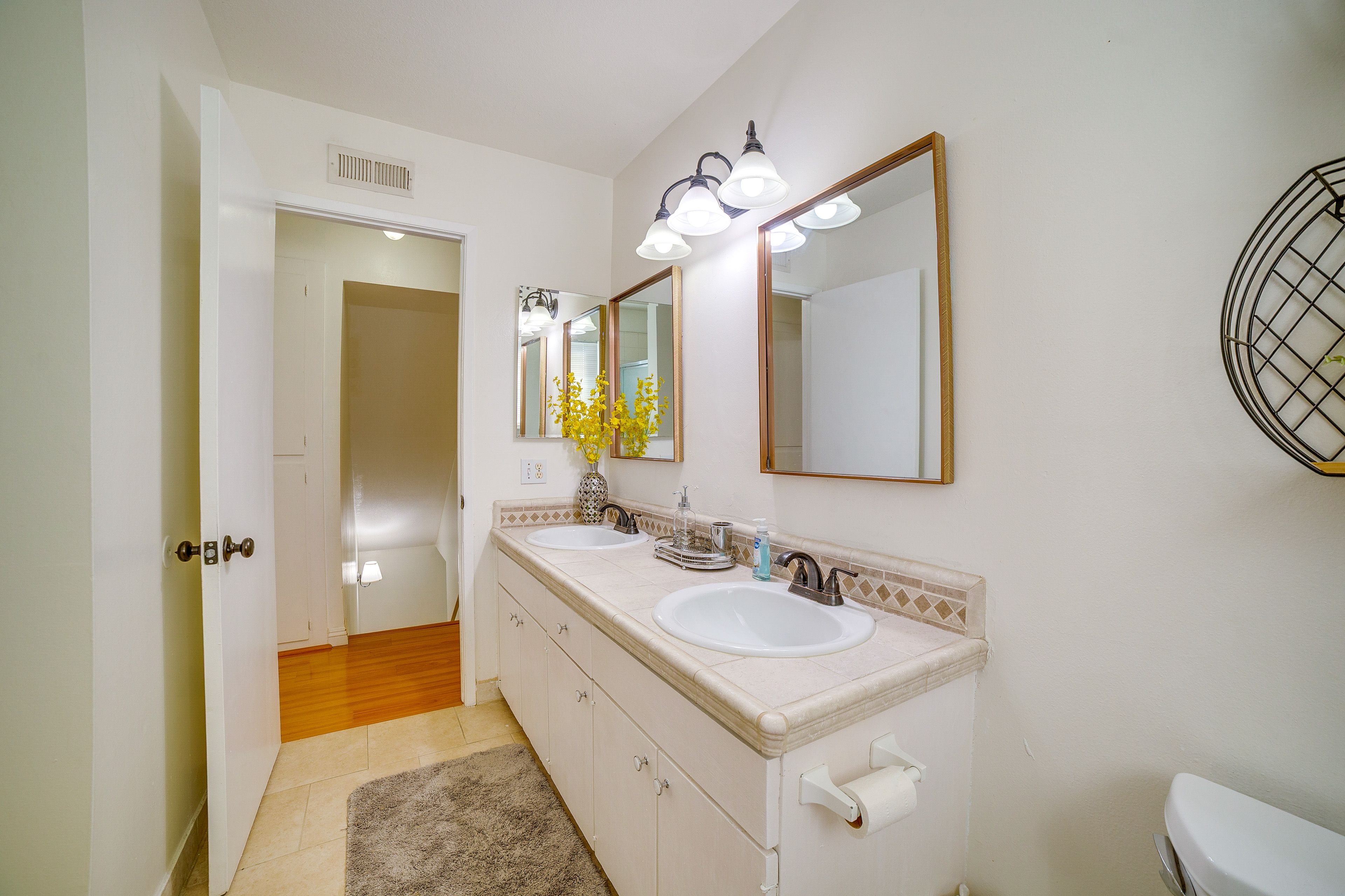 Full Bathroom | 2nd Floor