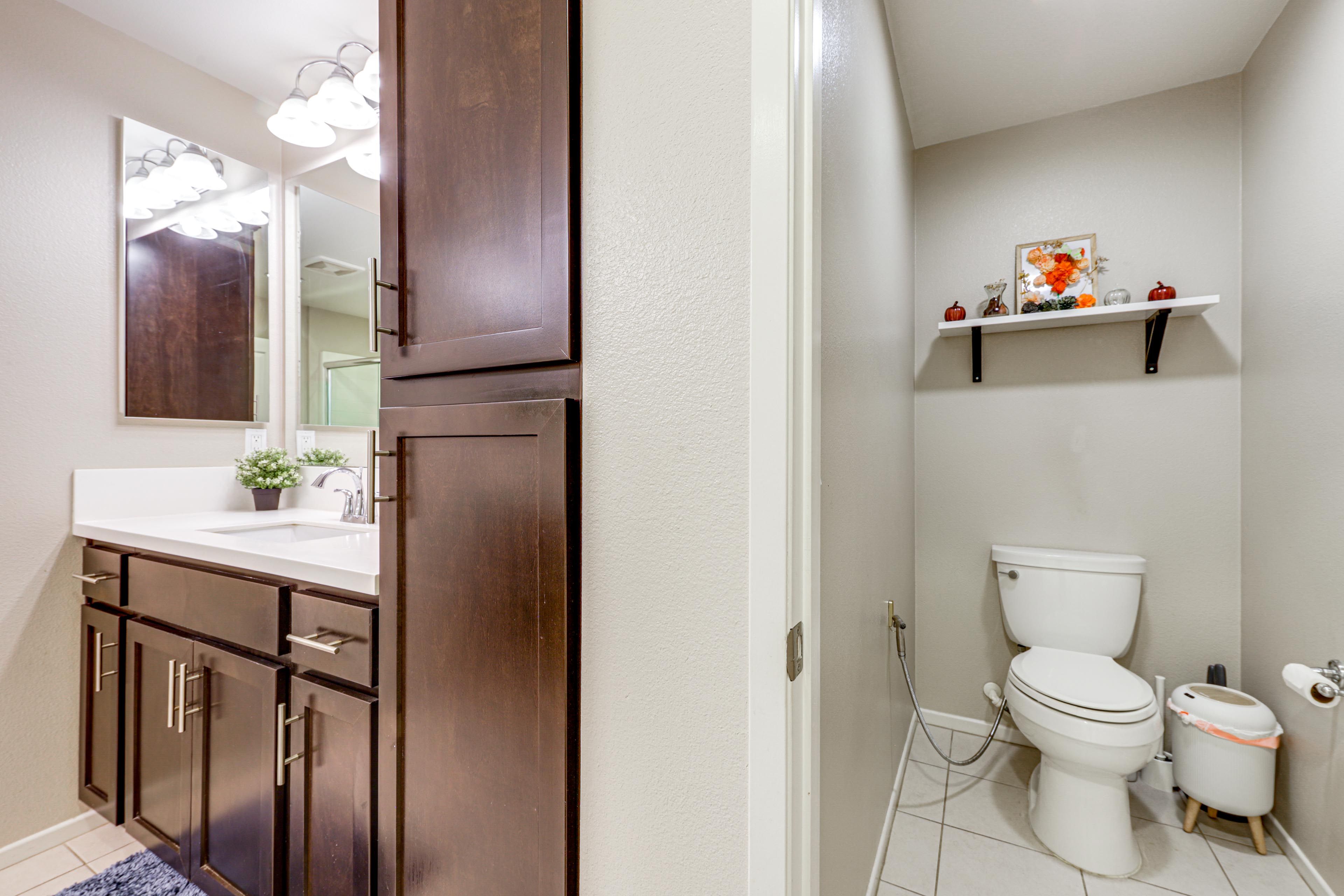 Full Bath | Complimentary Toiletries | Towels Provided