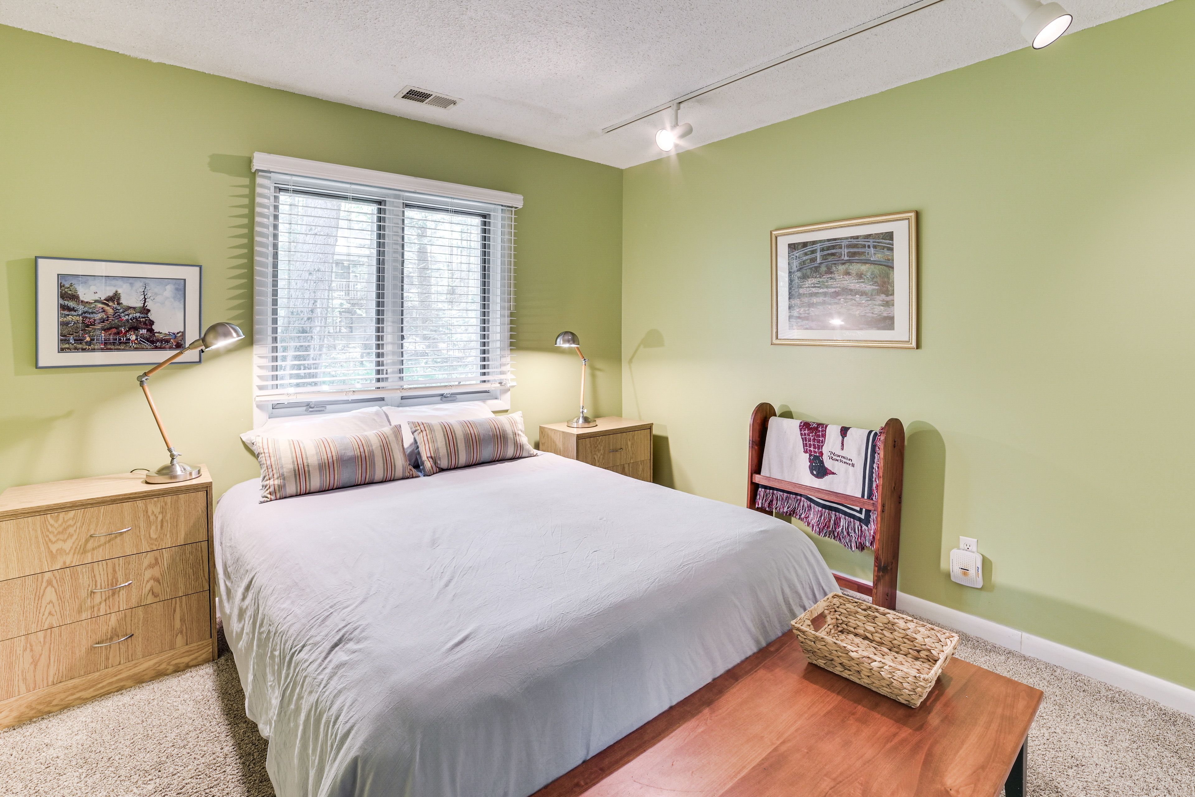 Bedroom 2 | Queen Bed | Lower Level
