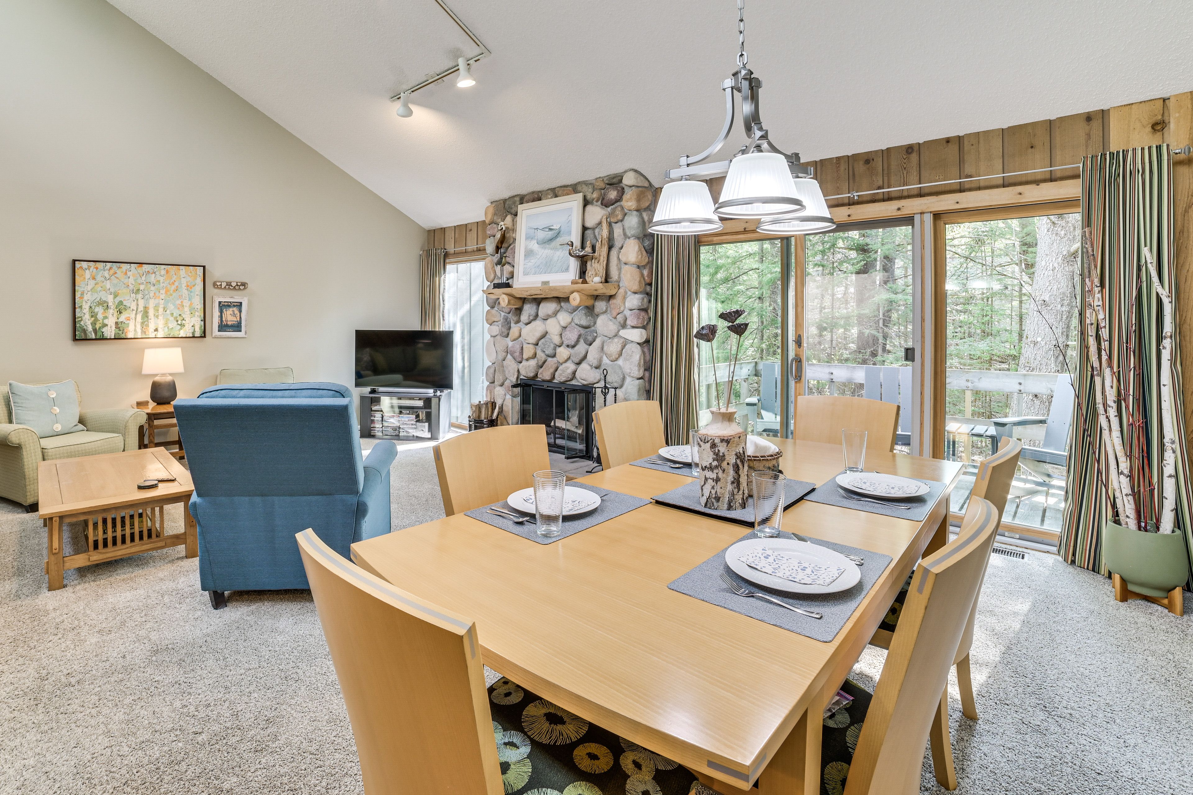 Dining Area | Main Level