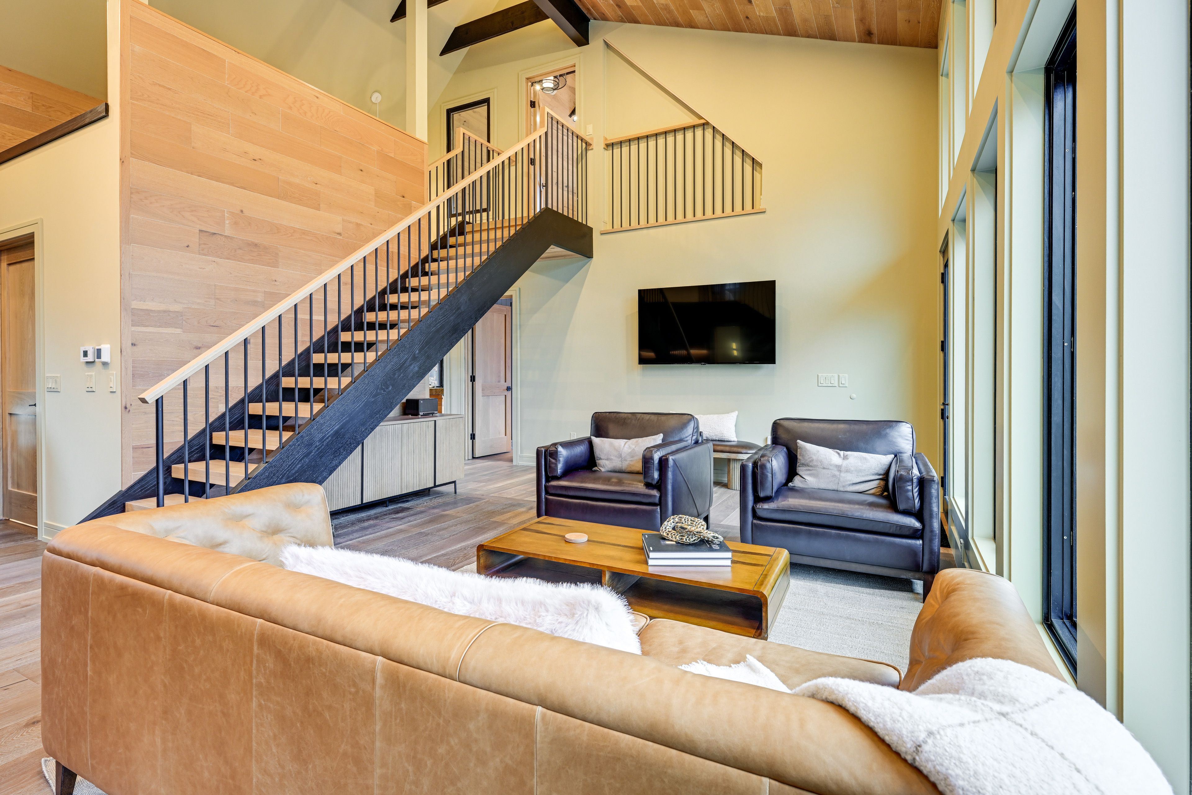 Living Room | Smart TV | Free WiFi | 1st Floor