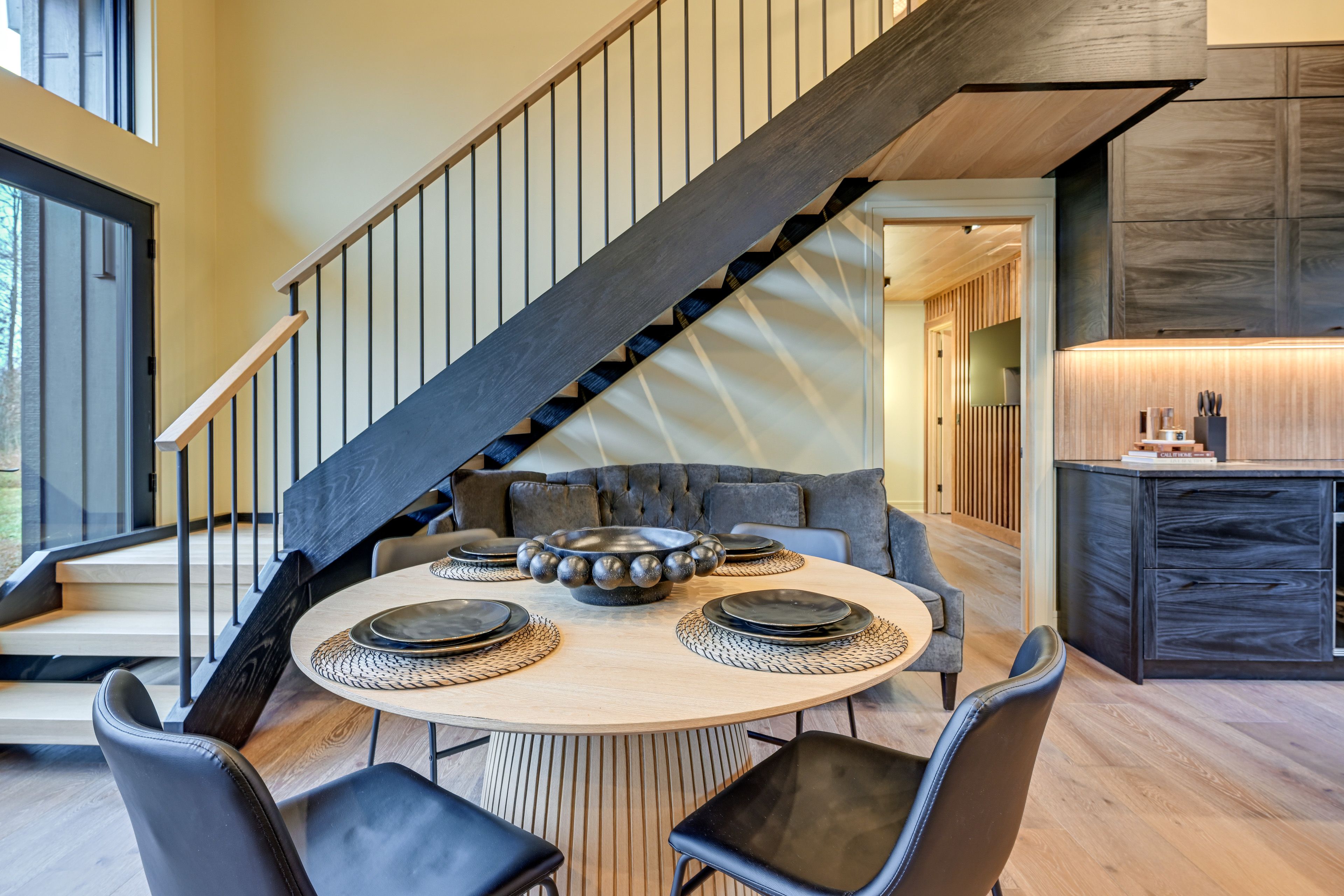 Dining Area | Dishware/Flatware Provided | 1st Floor