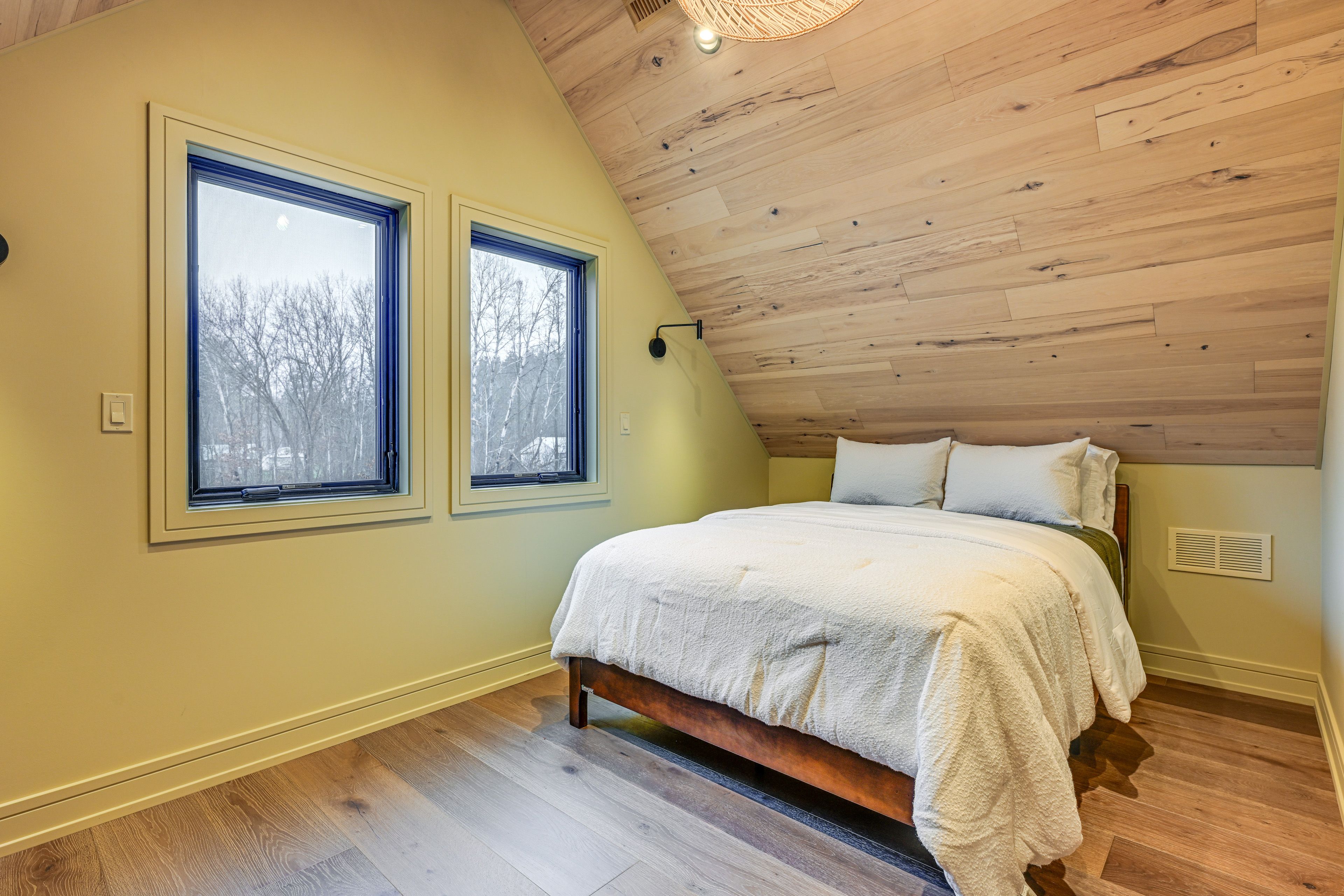 Bedroom 3 | Queen Bed | 2nd Floor