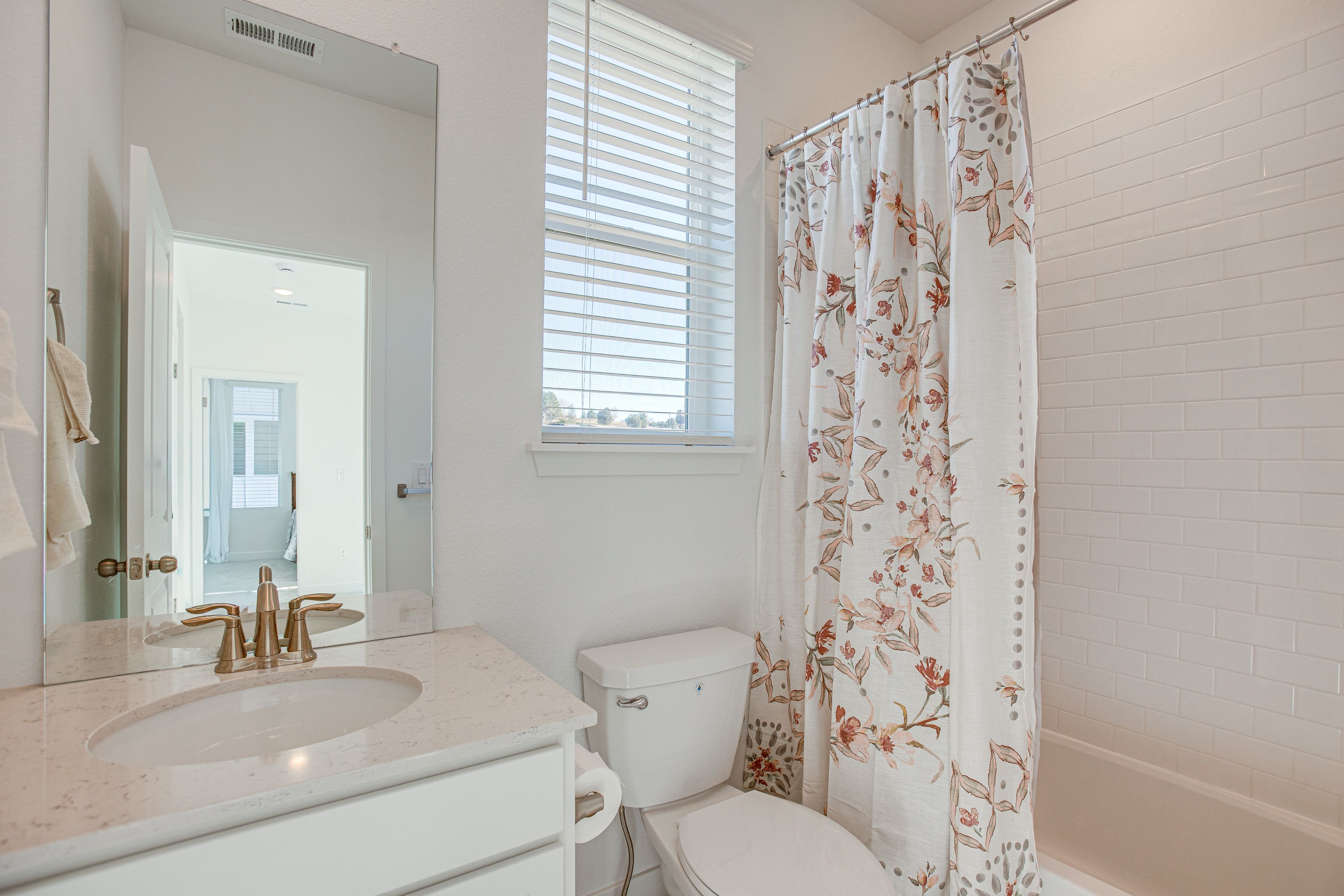 Full Bathroom | Upper Floor