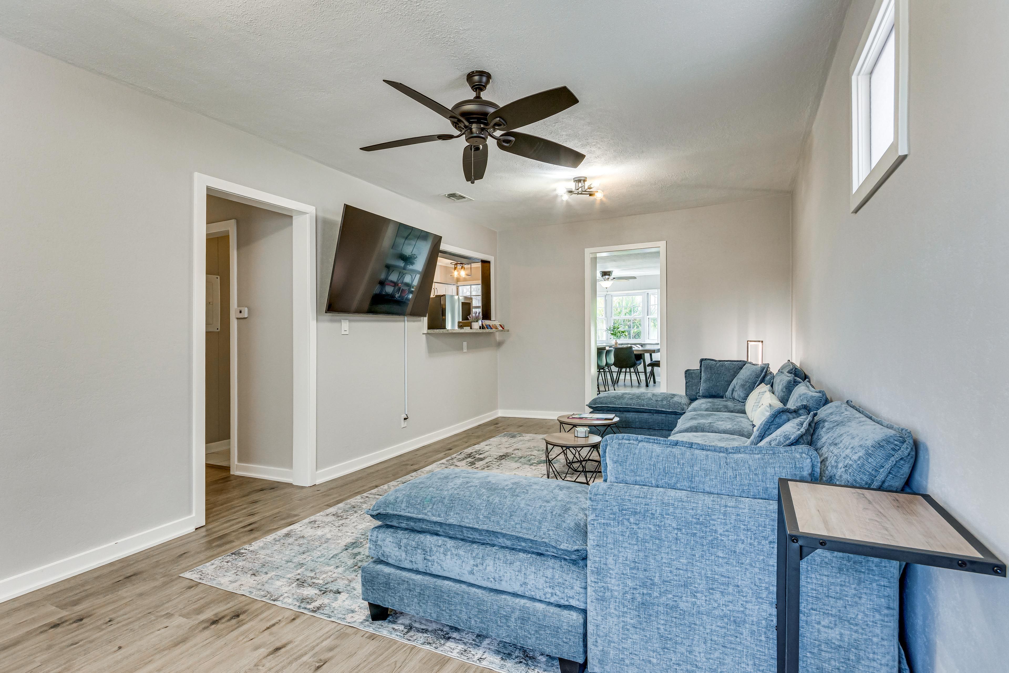 Living Room | Smart TV