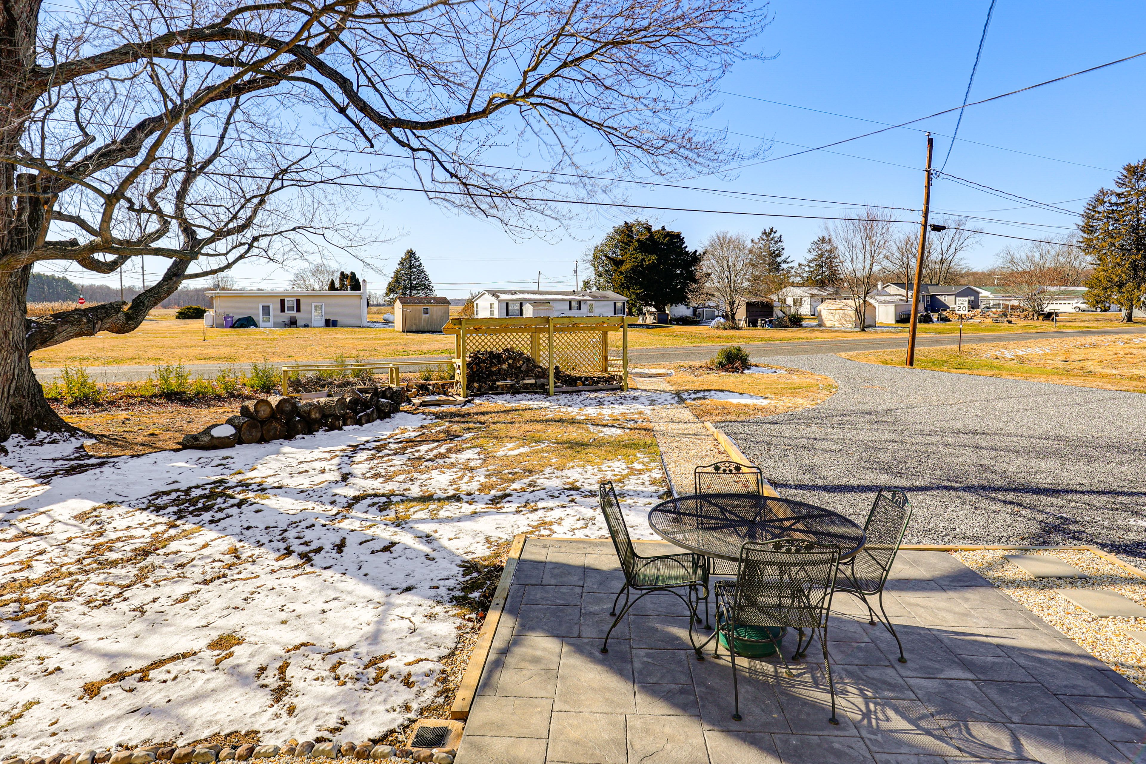 Driveway Parking | 6 Vehicles