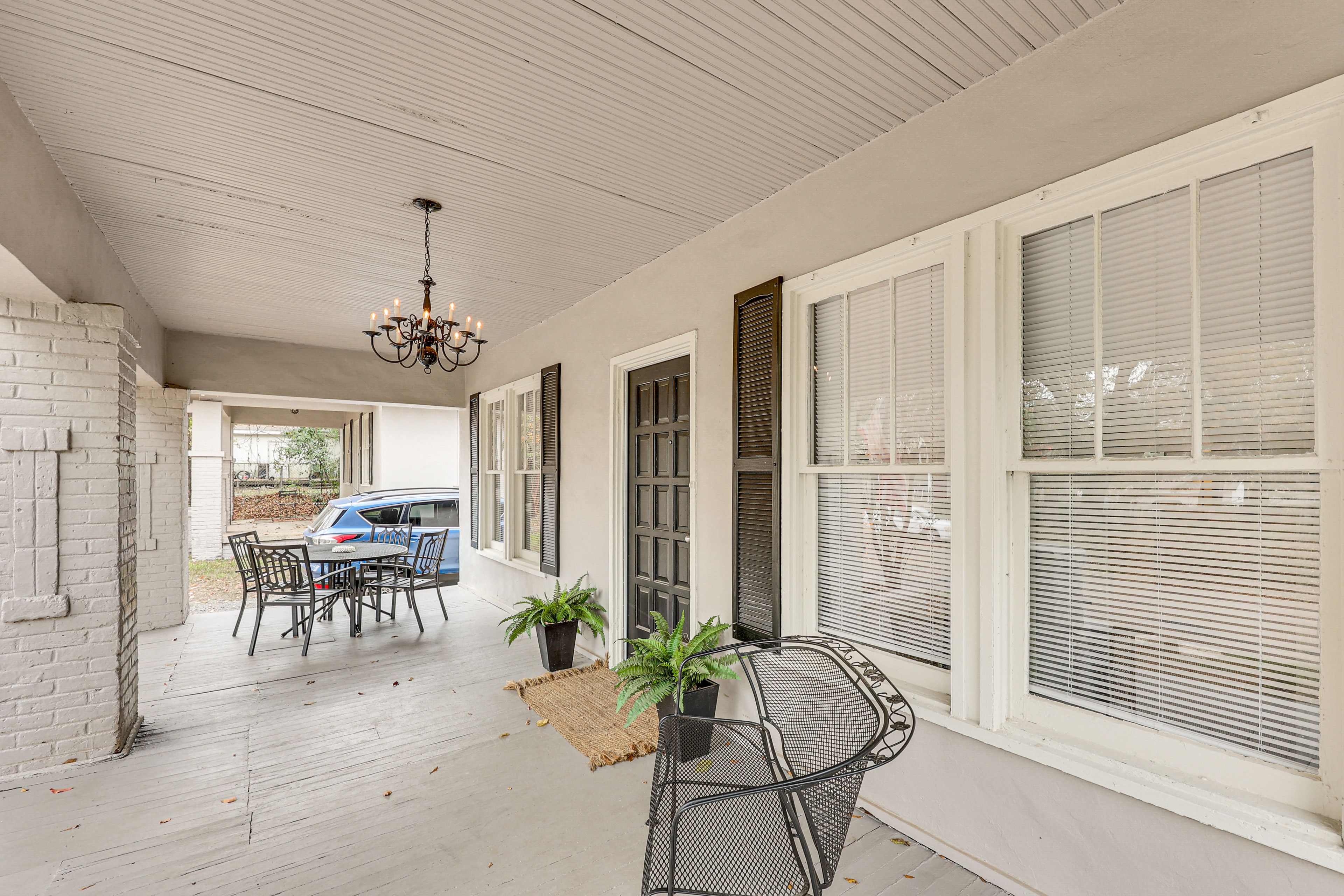 Front Porch | Dining Area