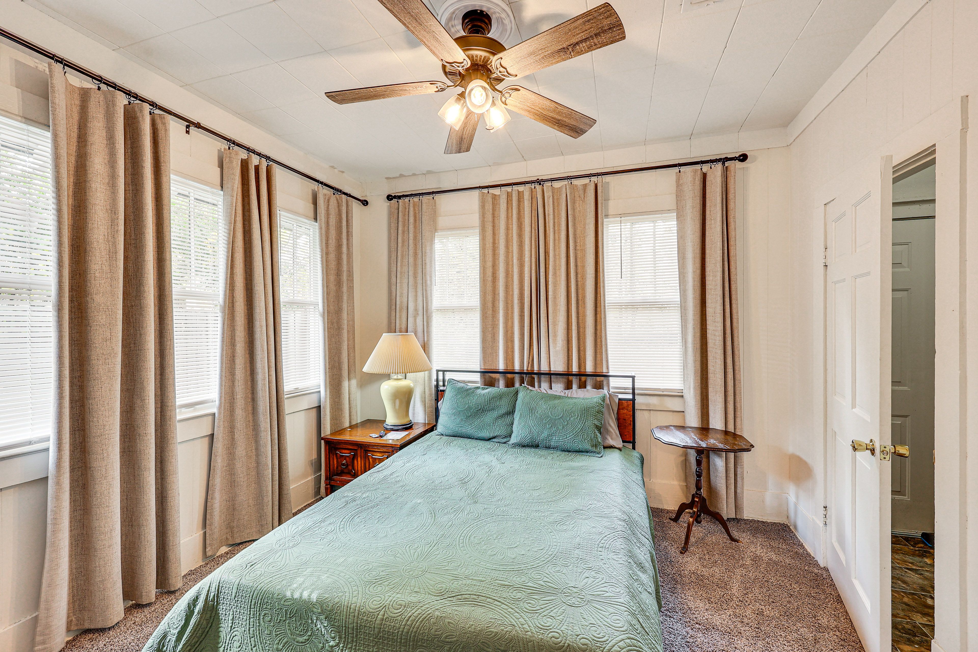 Bedroom 3 | Queen Bed | Flat-Screen TV