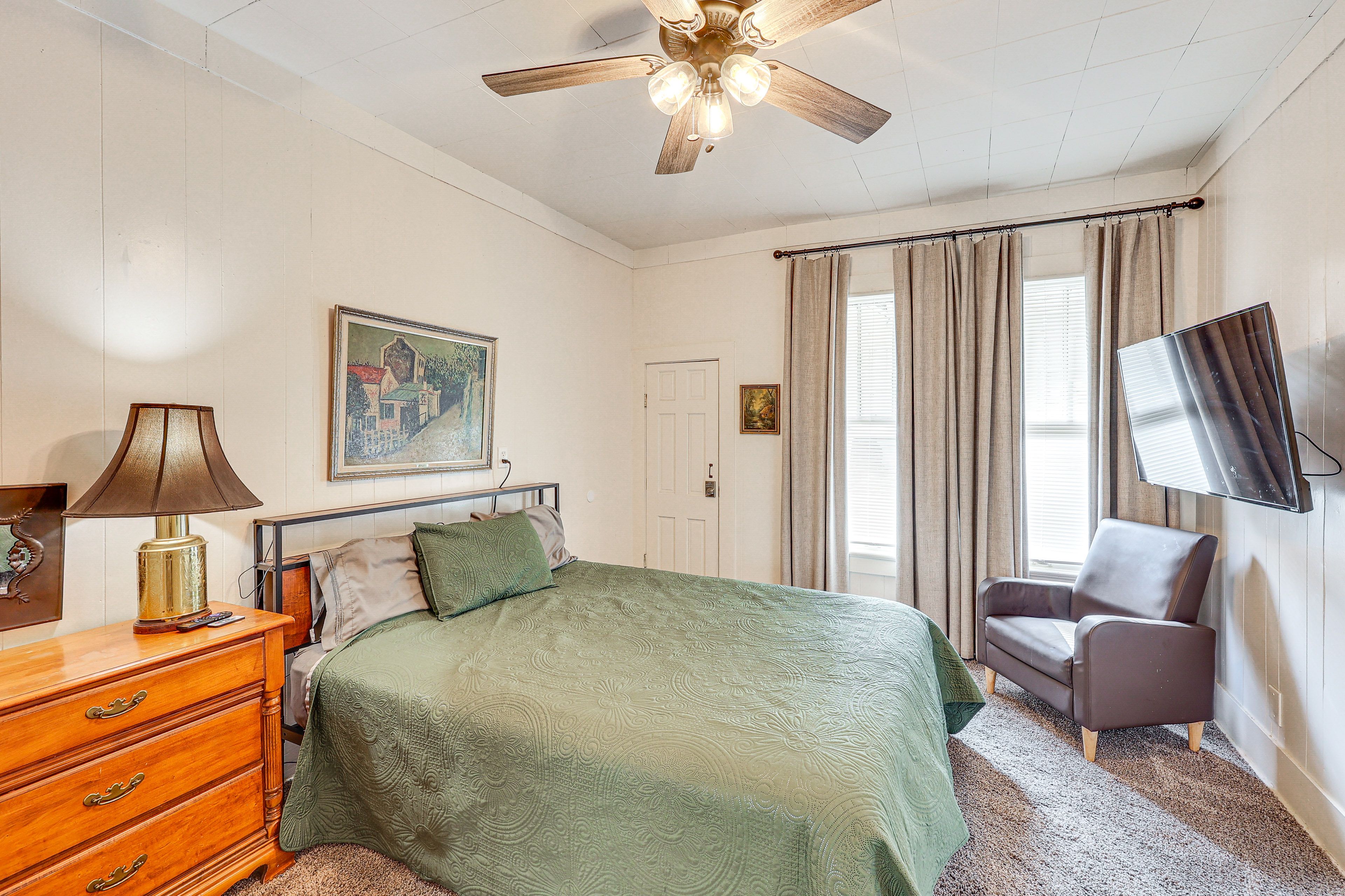 Bedroom 2 | Queen Bed