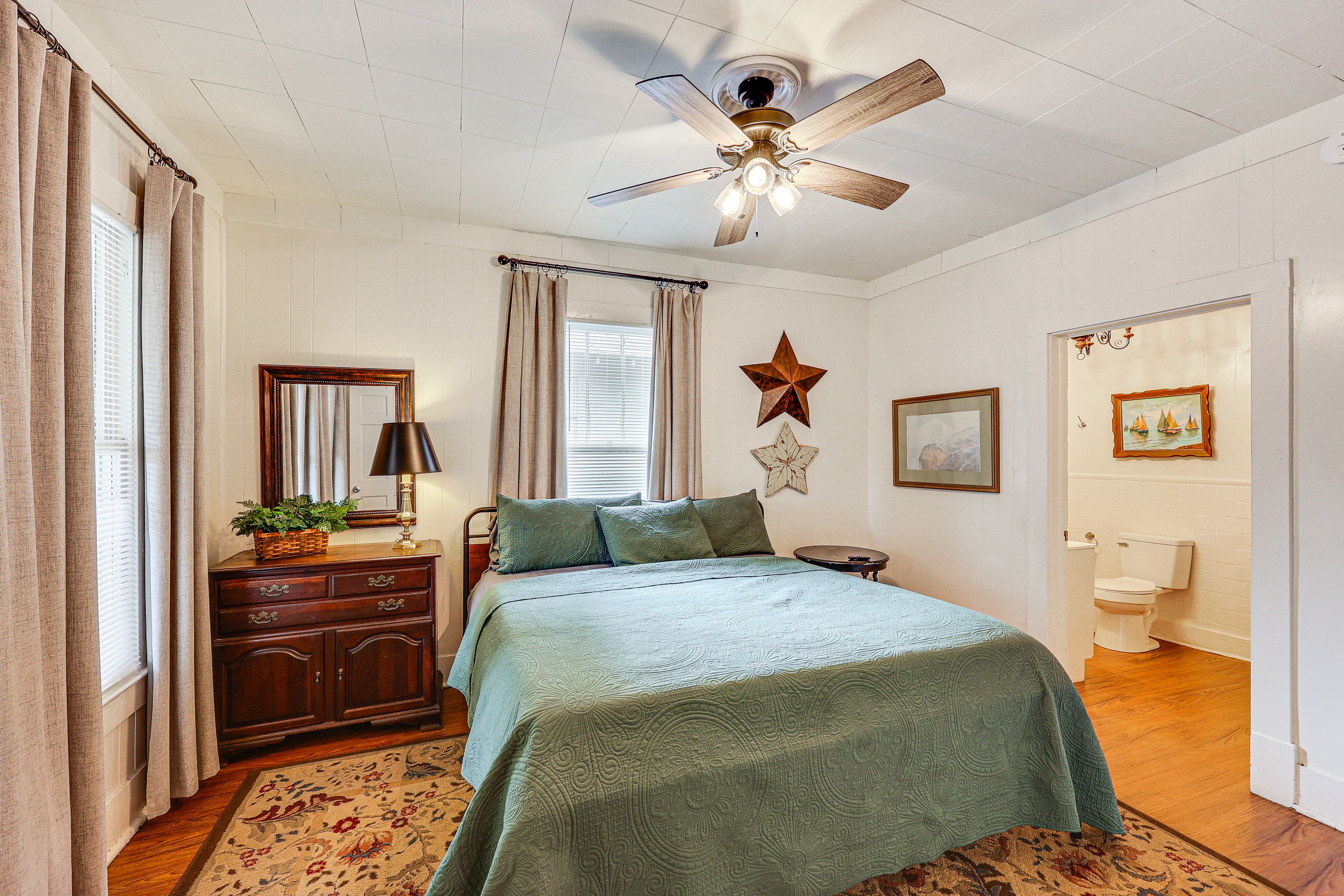 Bedroom 1 | King Bed | Flat-Screen TV