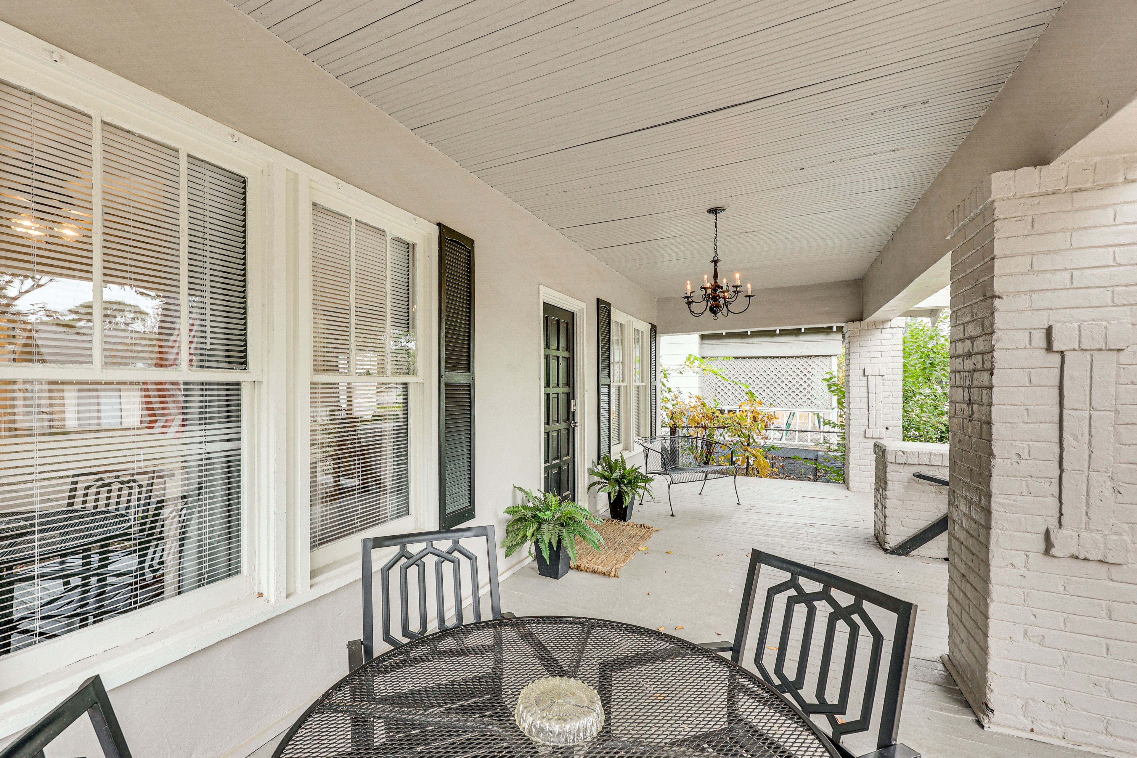 Front Porch | Dining Area