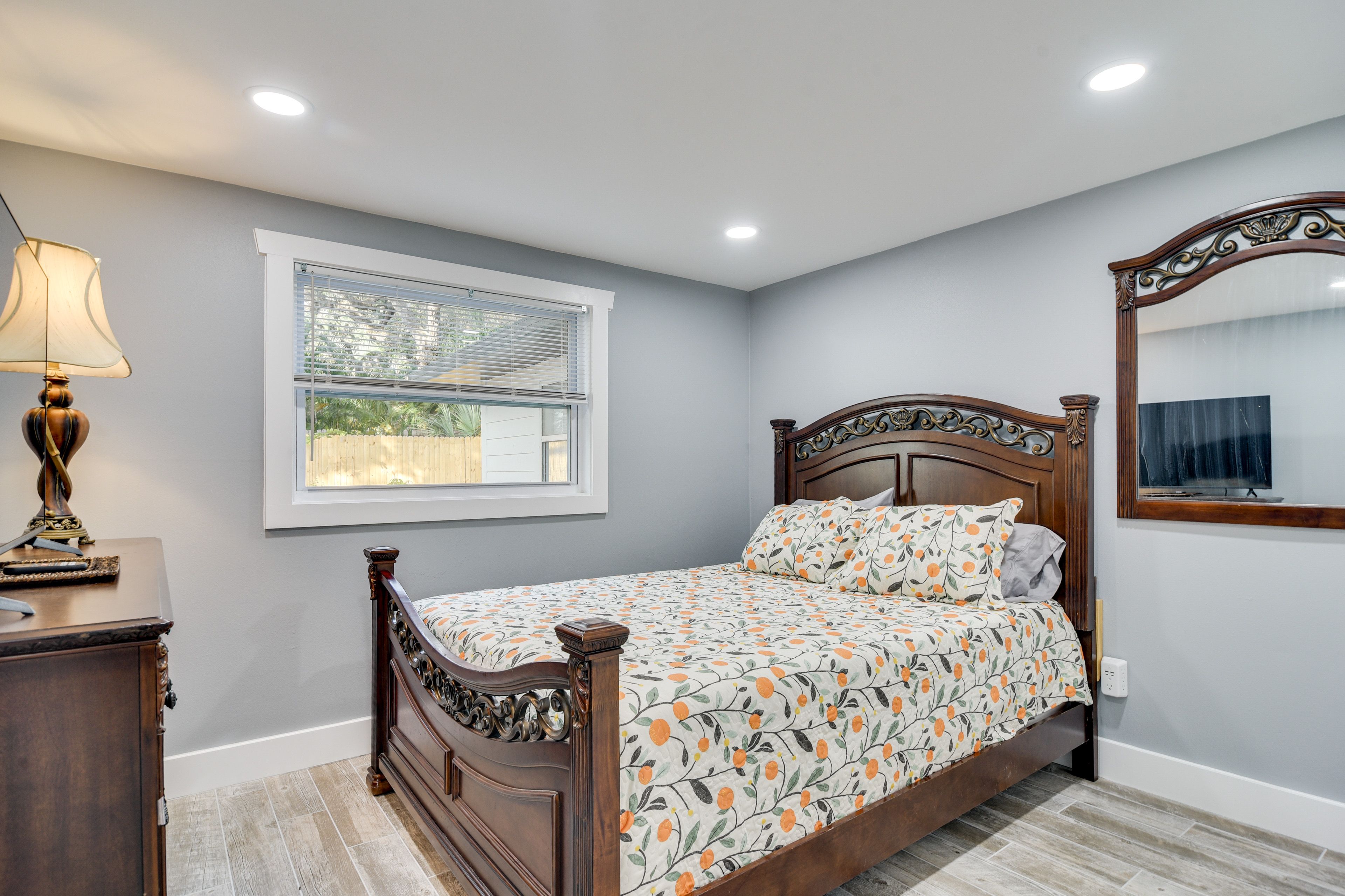 Bedroom 2 | Queen Bed | Smart TV