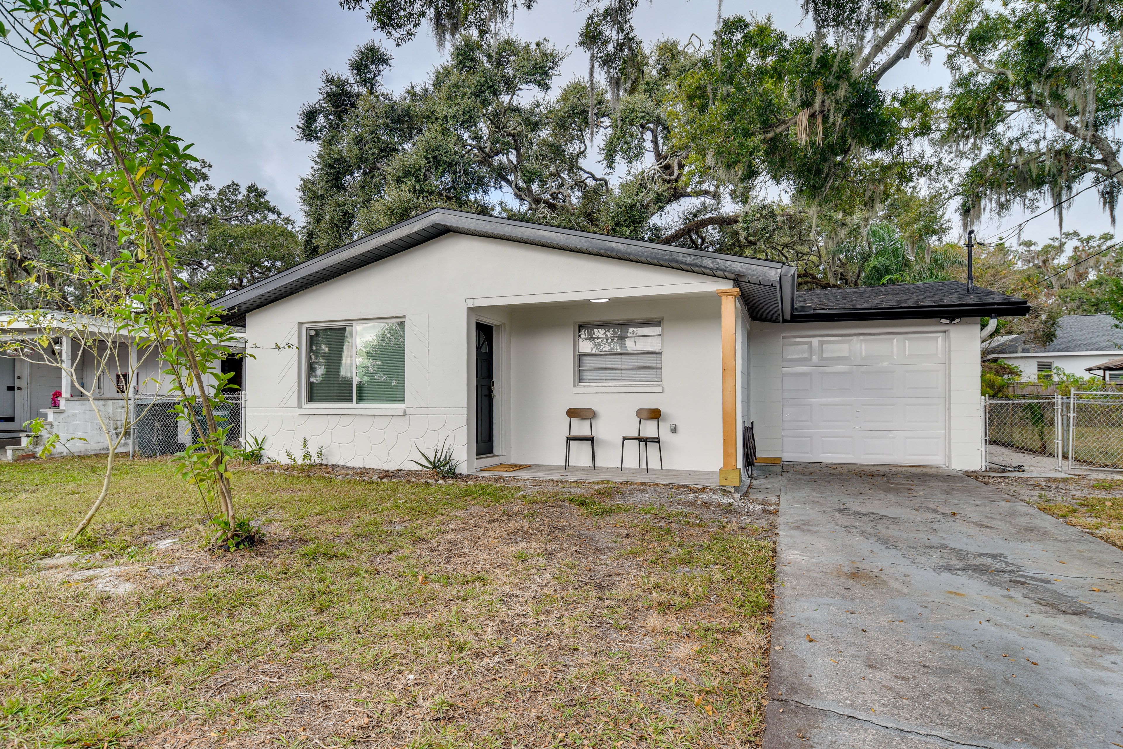 Single-Story House | Porch w/ Seating | 10 Mi to Clearwater Beach