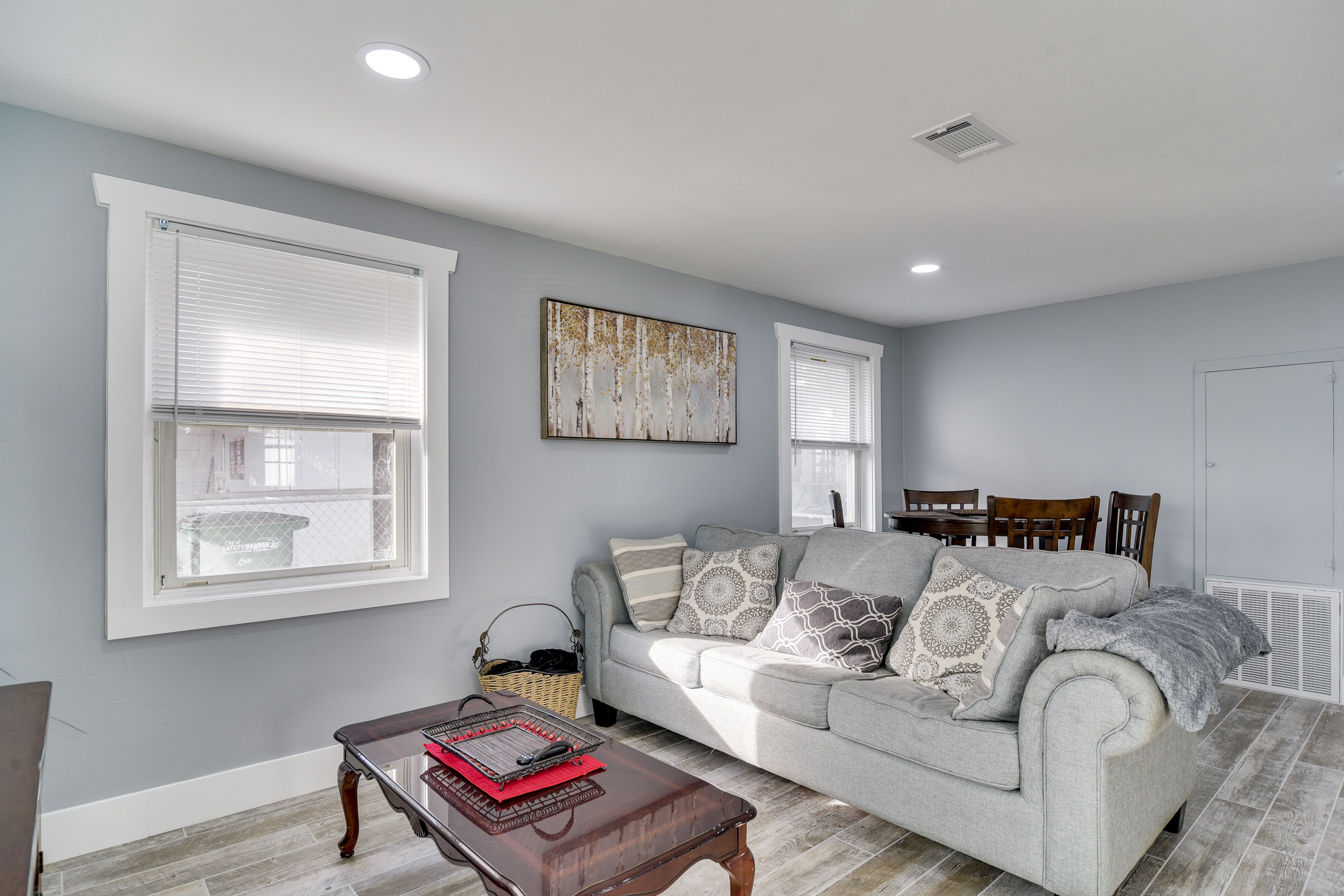 Living Room | Smart TV | Free WiFi | Board Games | Full Sleeper Sofa