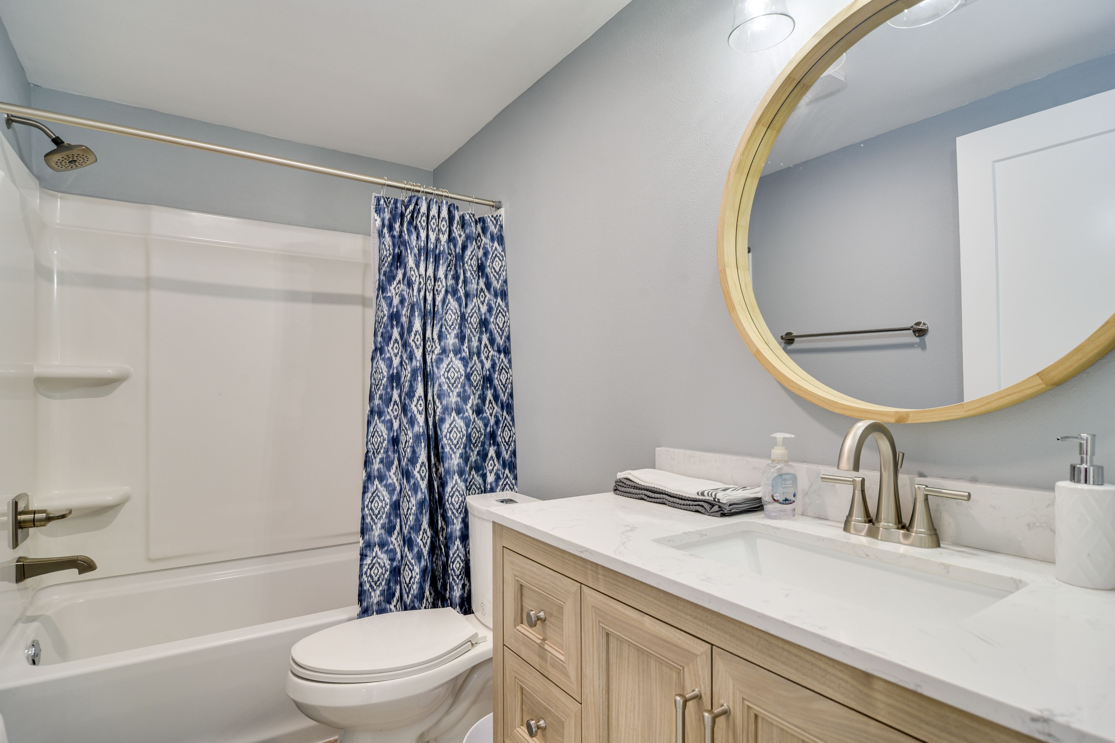 Bathroom | Towels Provided | Complimentary Toiletries | Hair Dryer