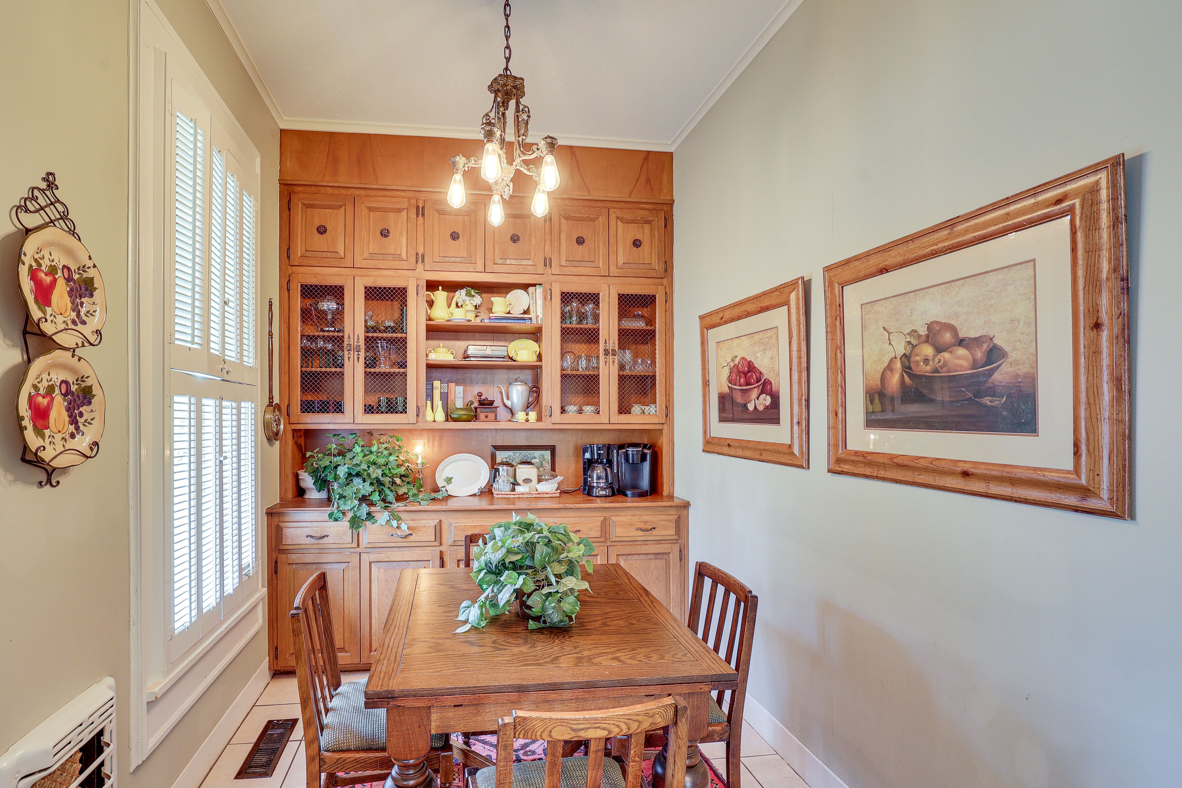 Breakfast Nook | 1st Floor