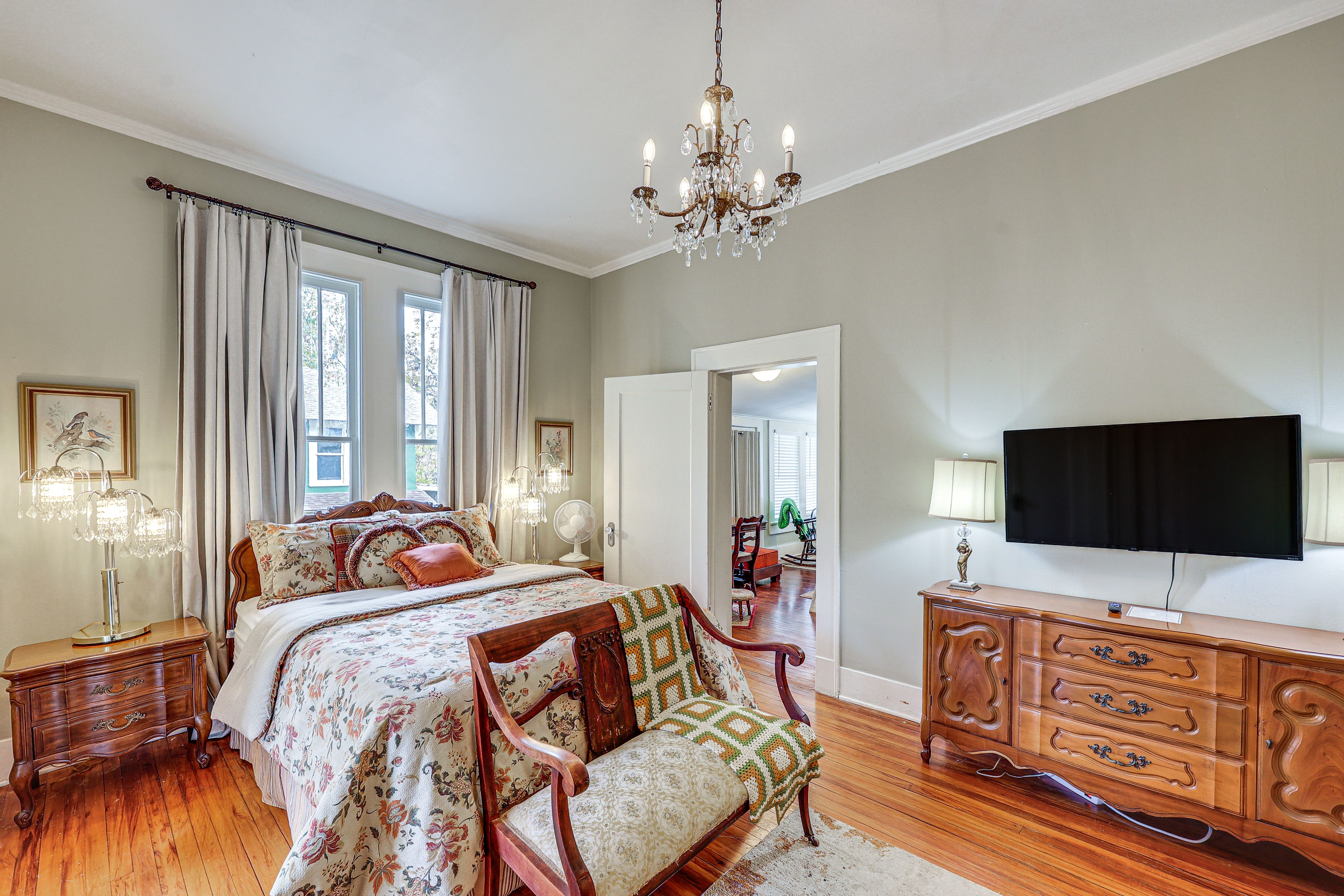 Bedroom 3 | Queen Bed | Twin Daybed w/ Twin Trundle | 1st Floor