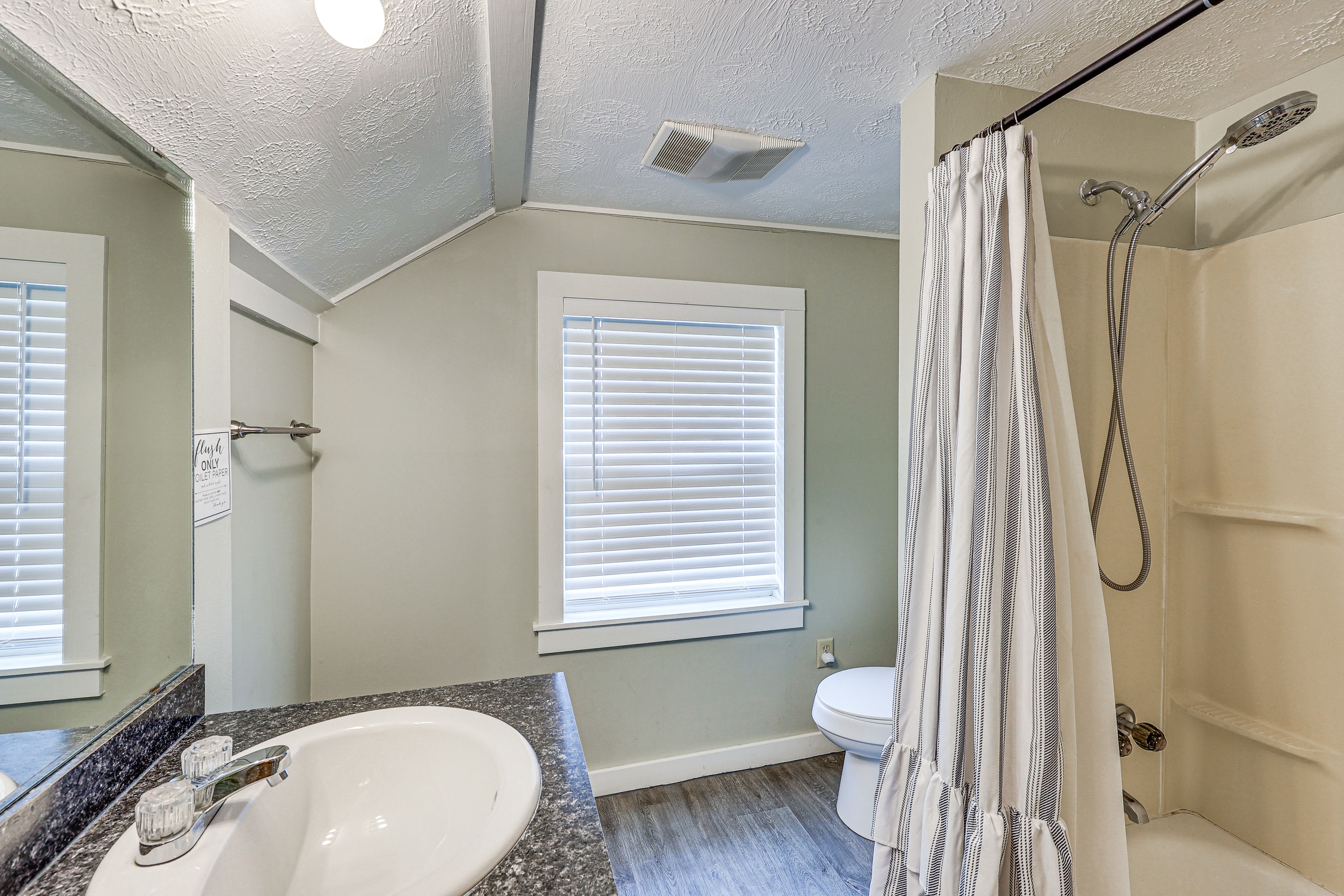 Bathroom | 2nd Floor