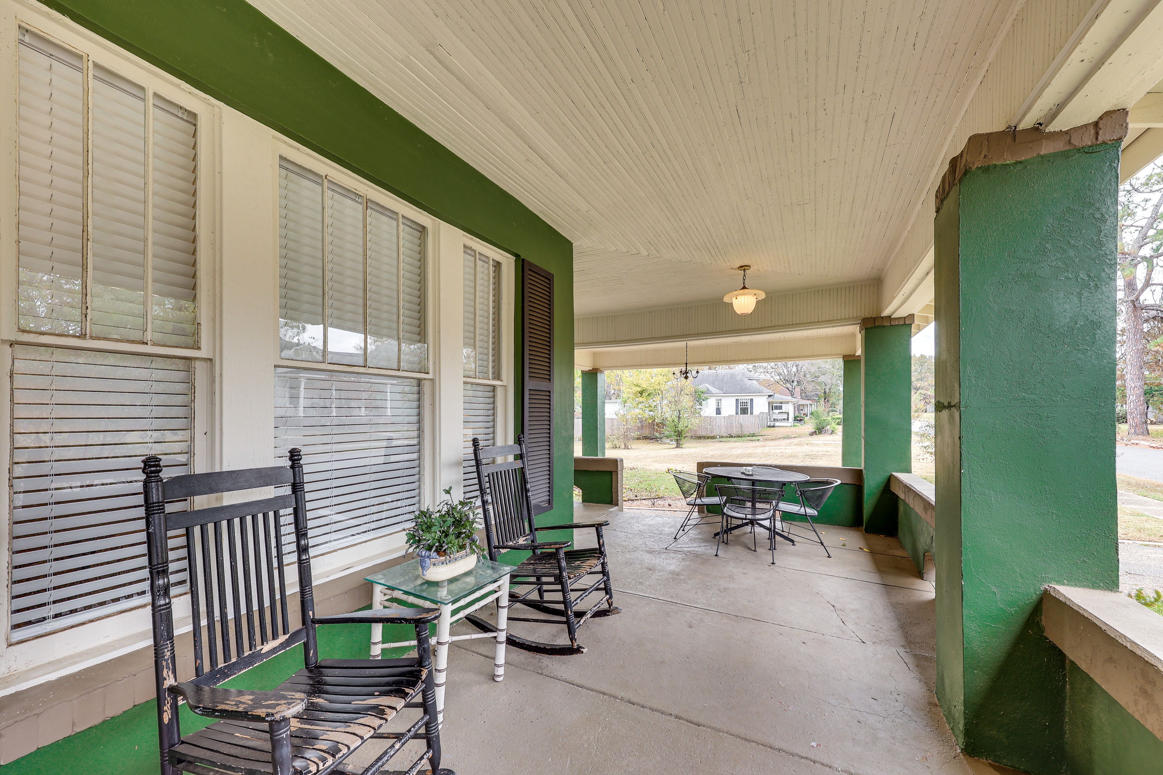 Front Porch | Dining Area | Rocking Chairs