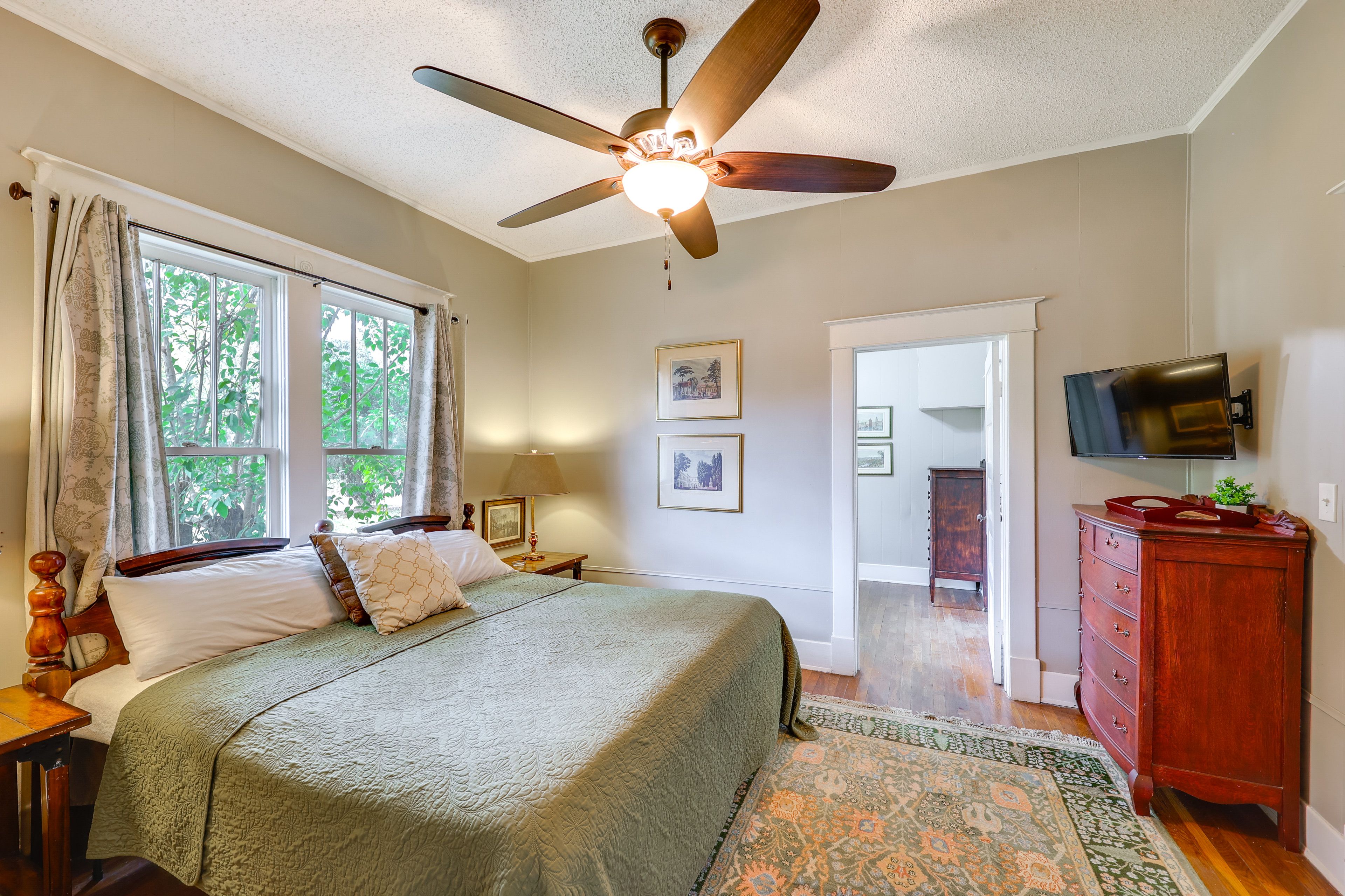 Bedroom 1 | King Bed | Flat-Screen TV