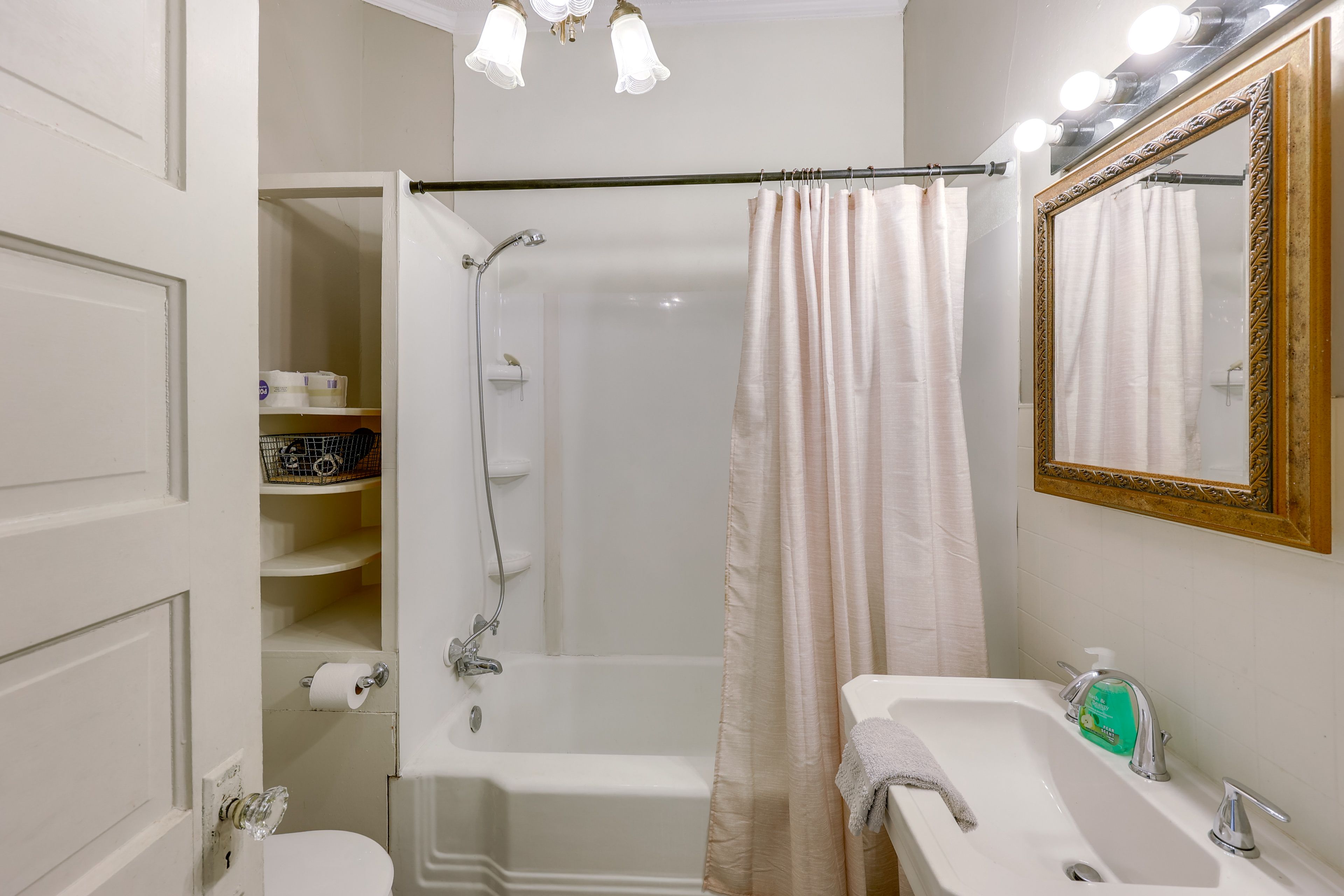 Bathroom | Towels Provided