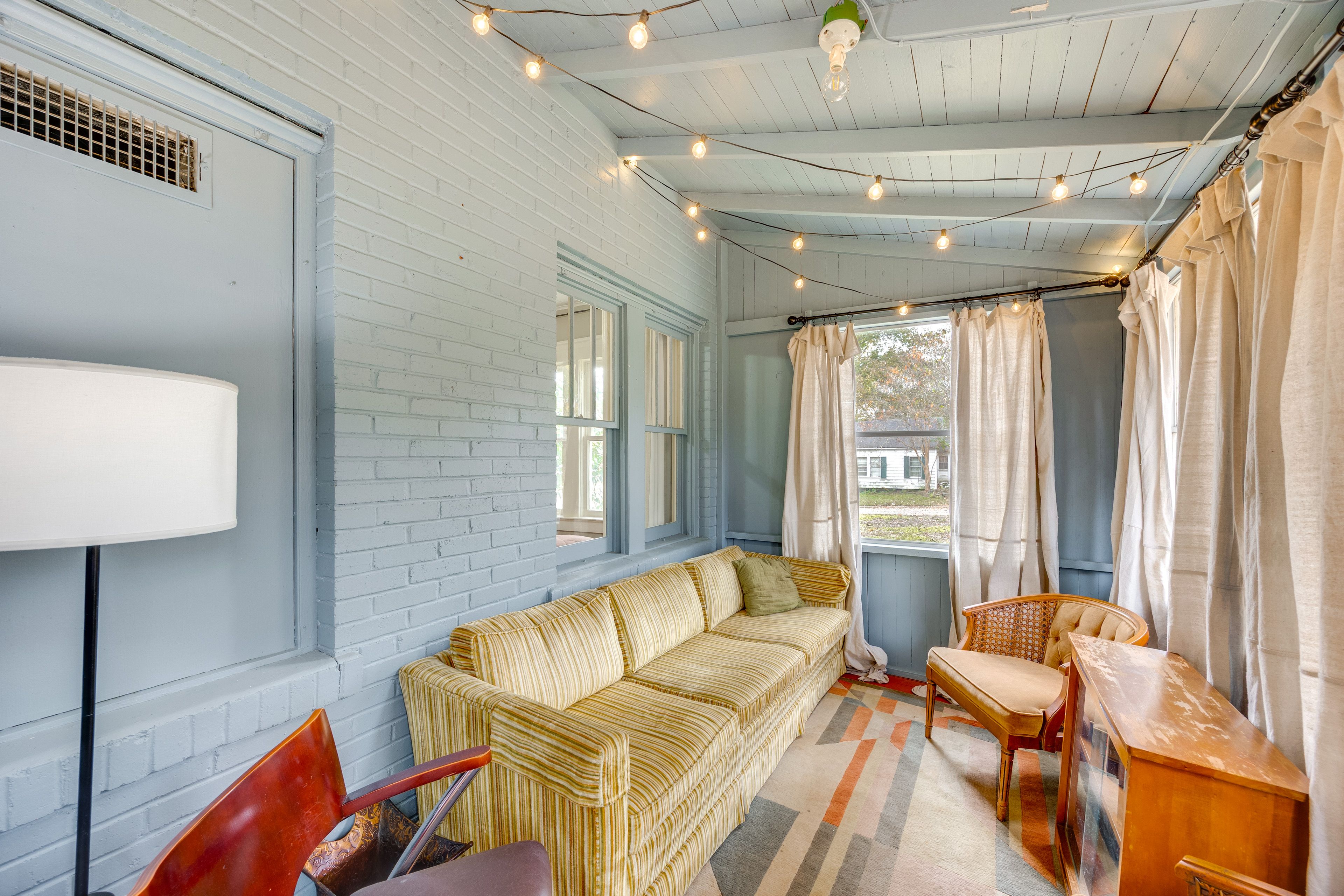 Sunroom | Lounge Seating | Central Air Conditioning/Heat