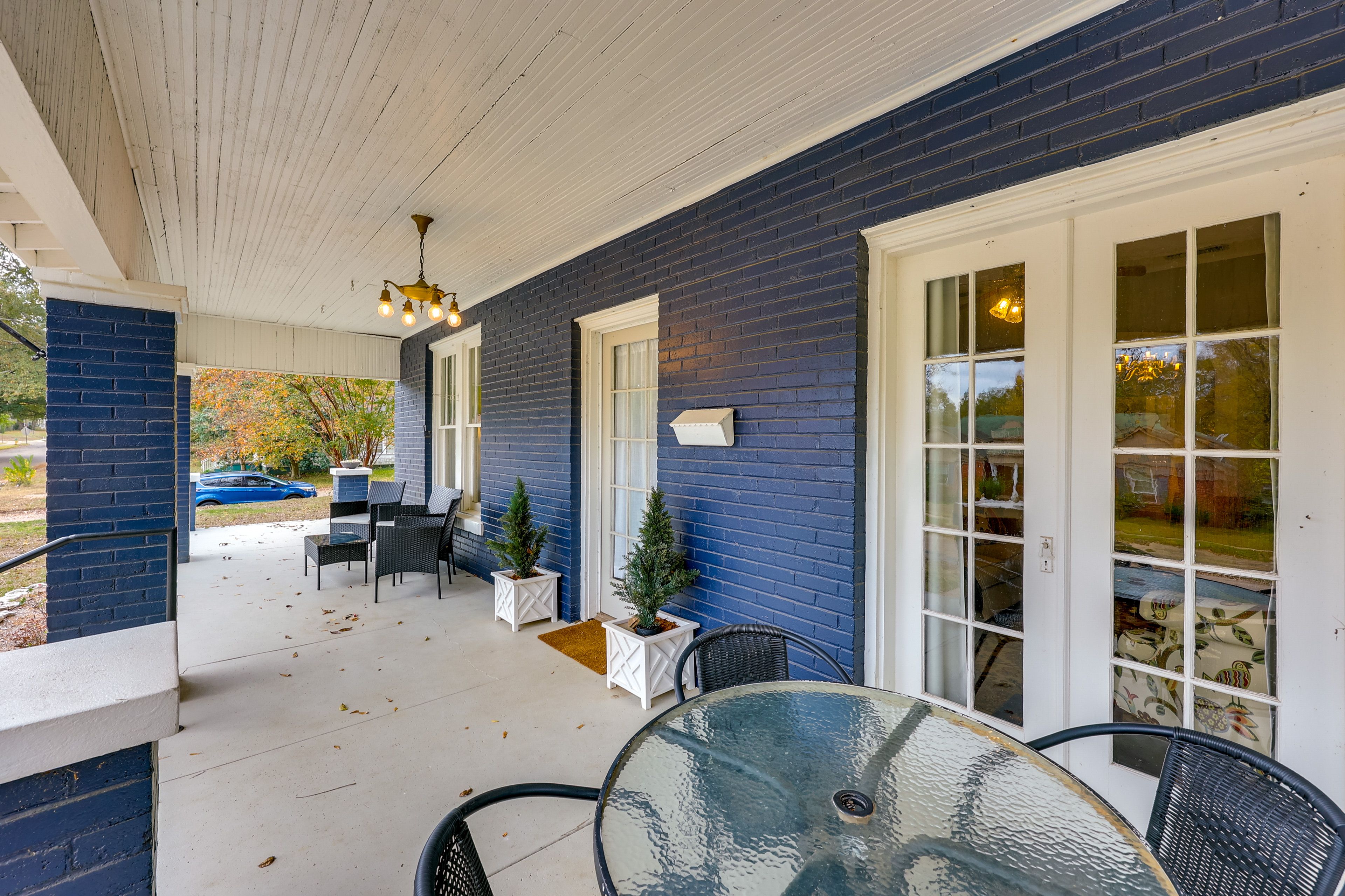 Front Porch | Dining Area | Lounge Seating