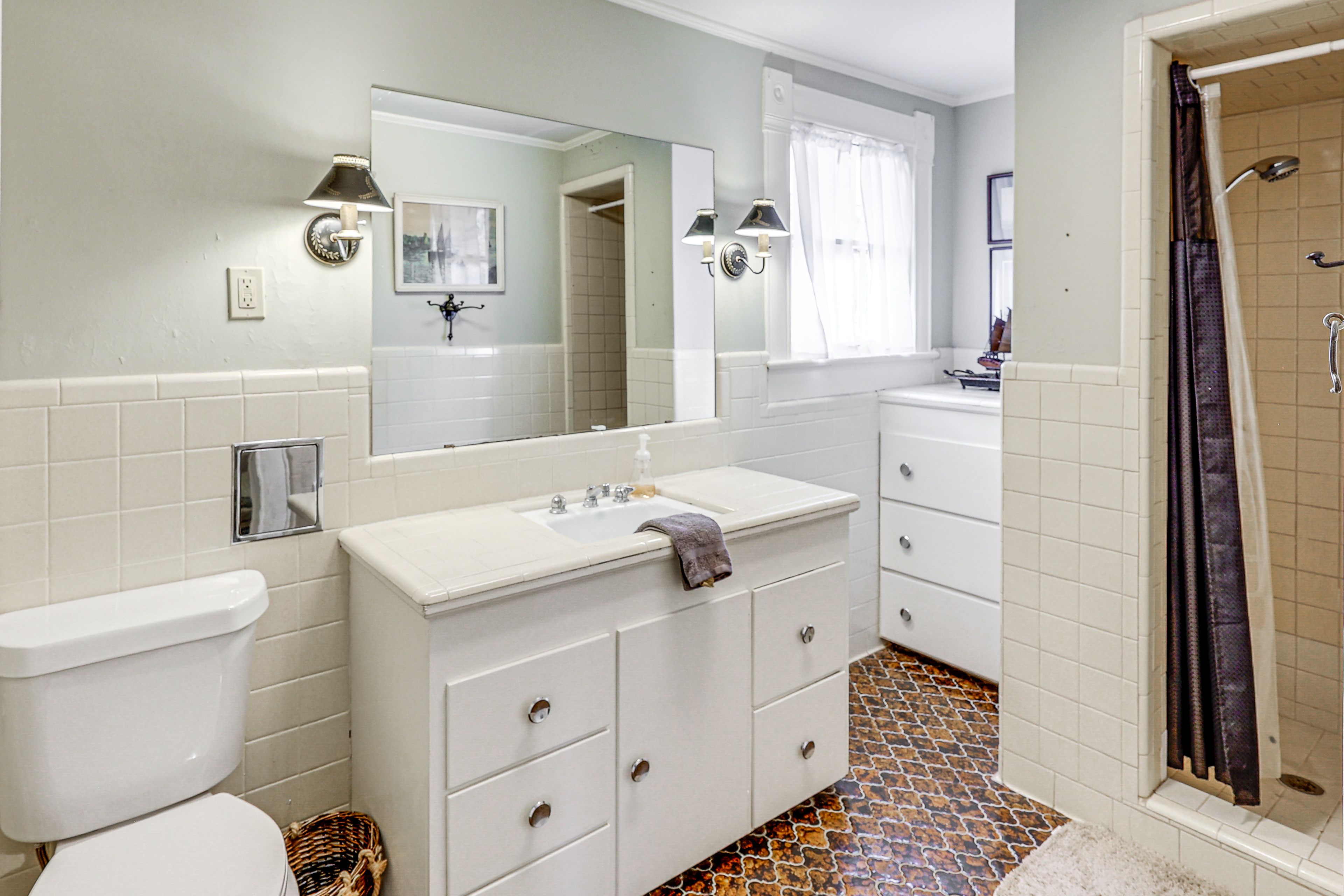 Bathroom | 2nd Floor