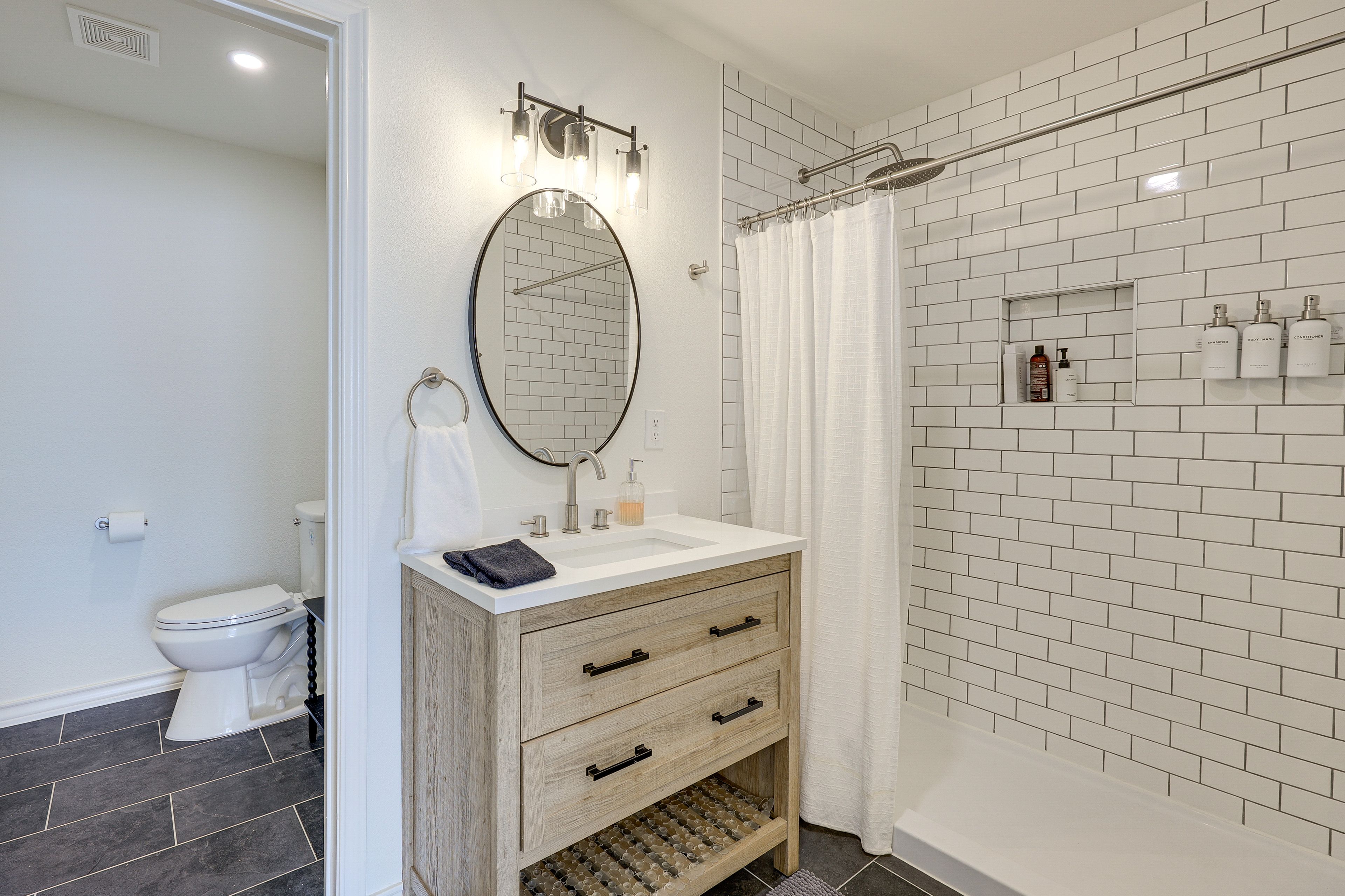 Full Bathroom | 1st Floor