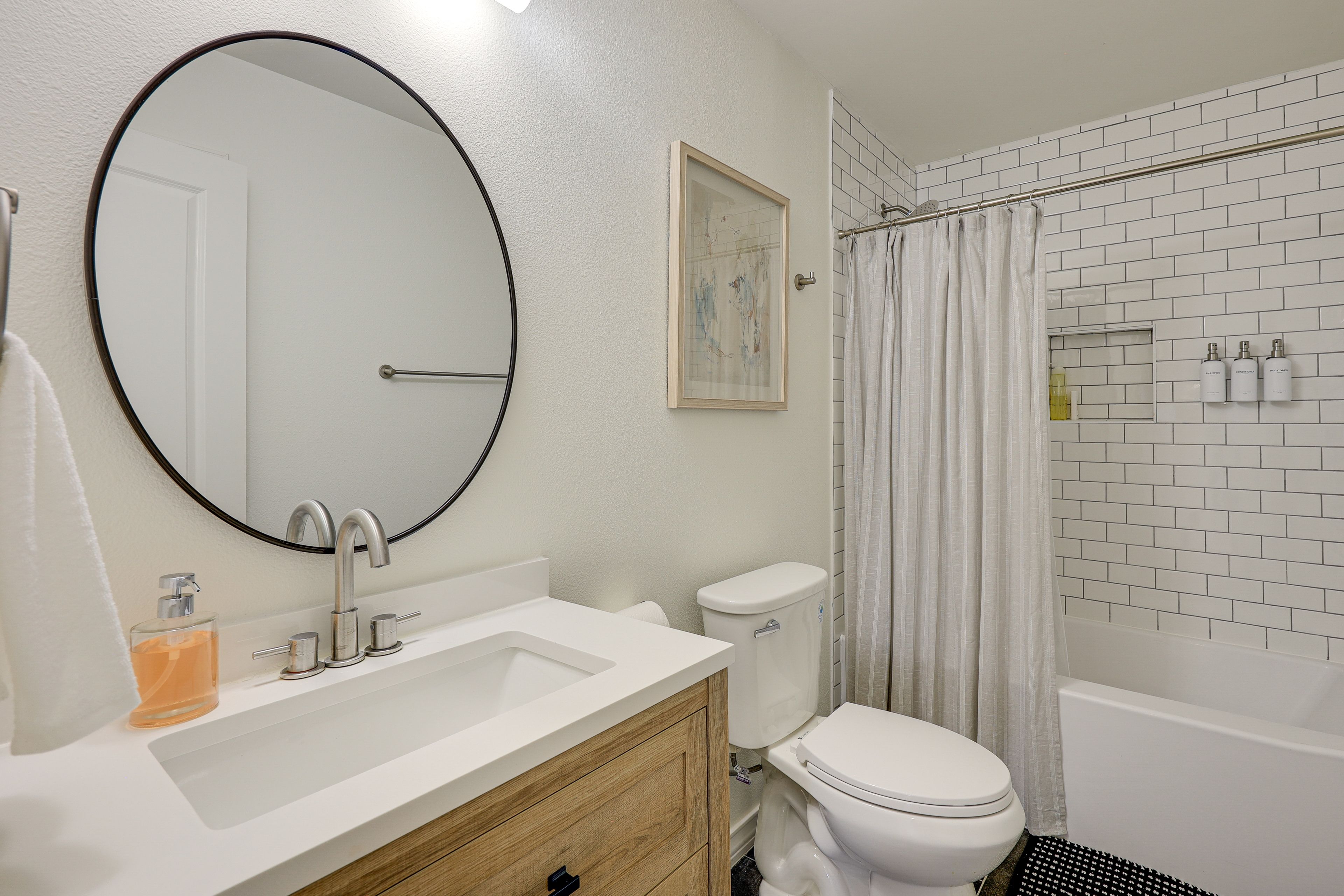 Full Bathroom | 2nd Floor