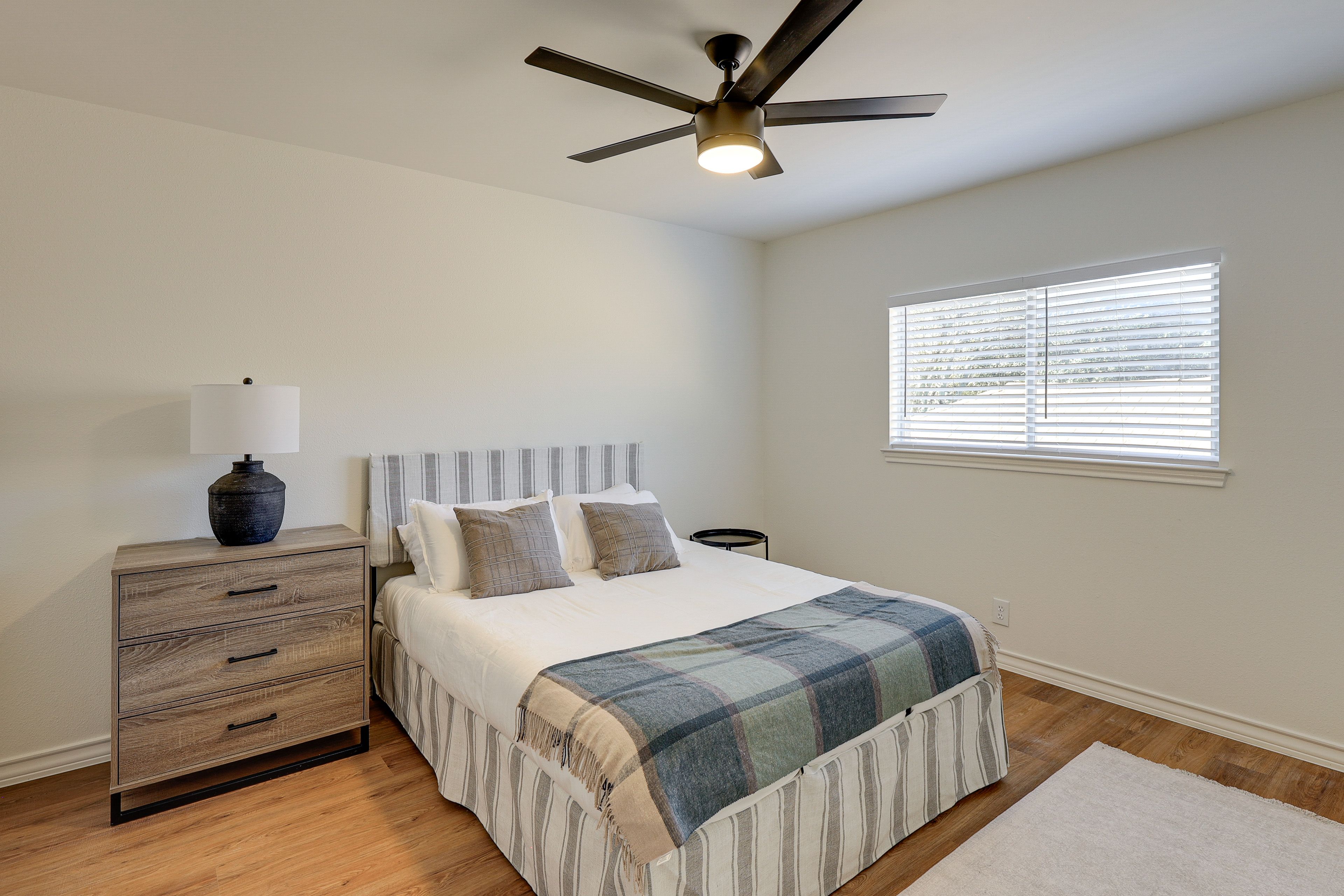 Bedroom 5 | Queen Bed | 2nd Floor