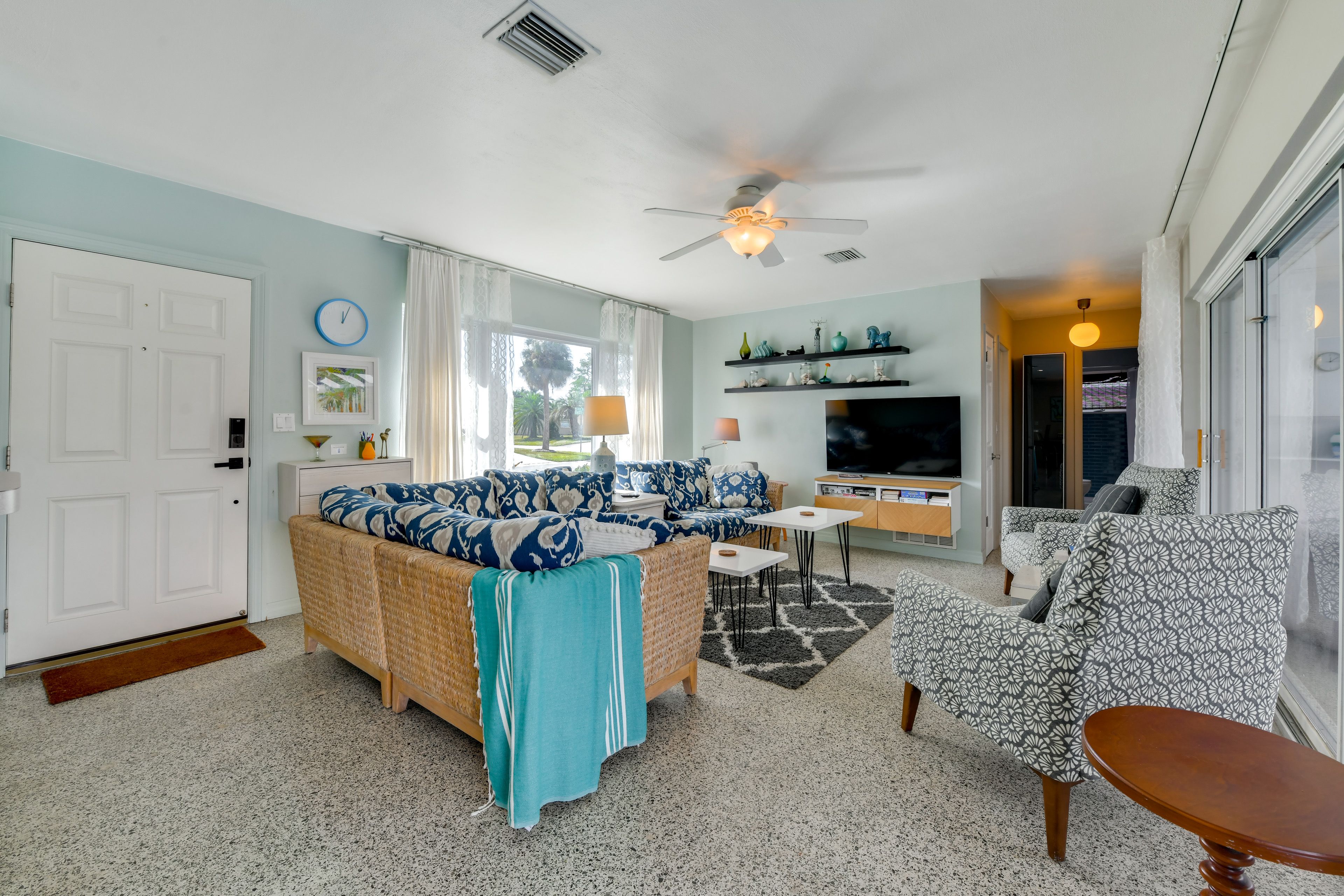 Living Room | Central A/C & Heat | Free WiFi