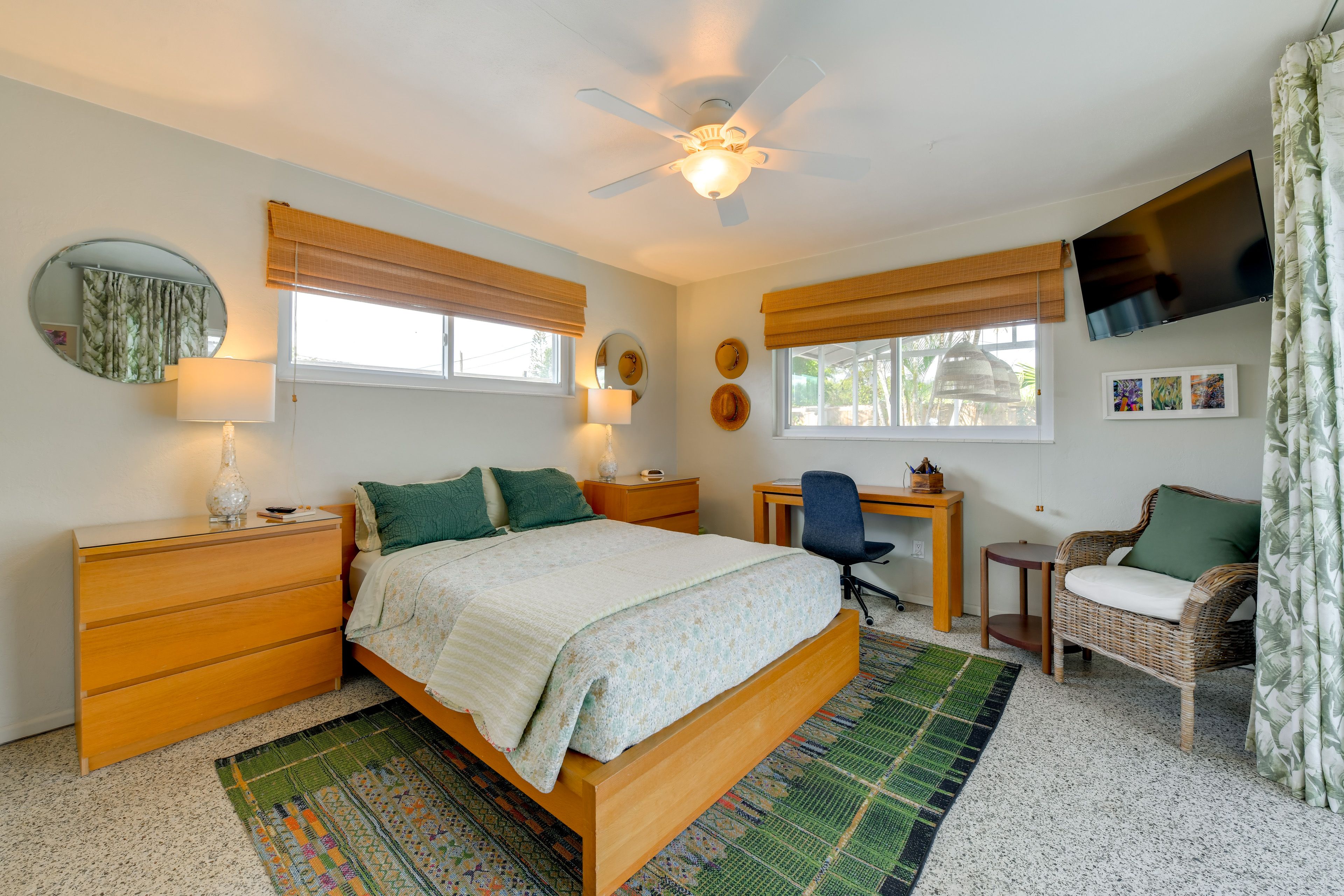 Bedroom 3 | Queen Bed